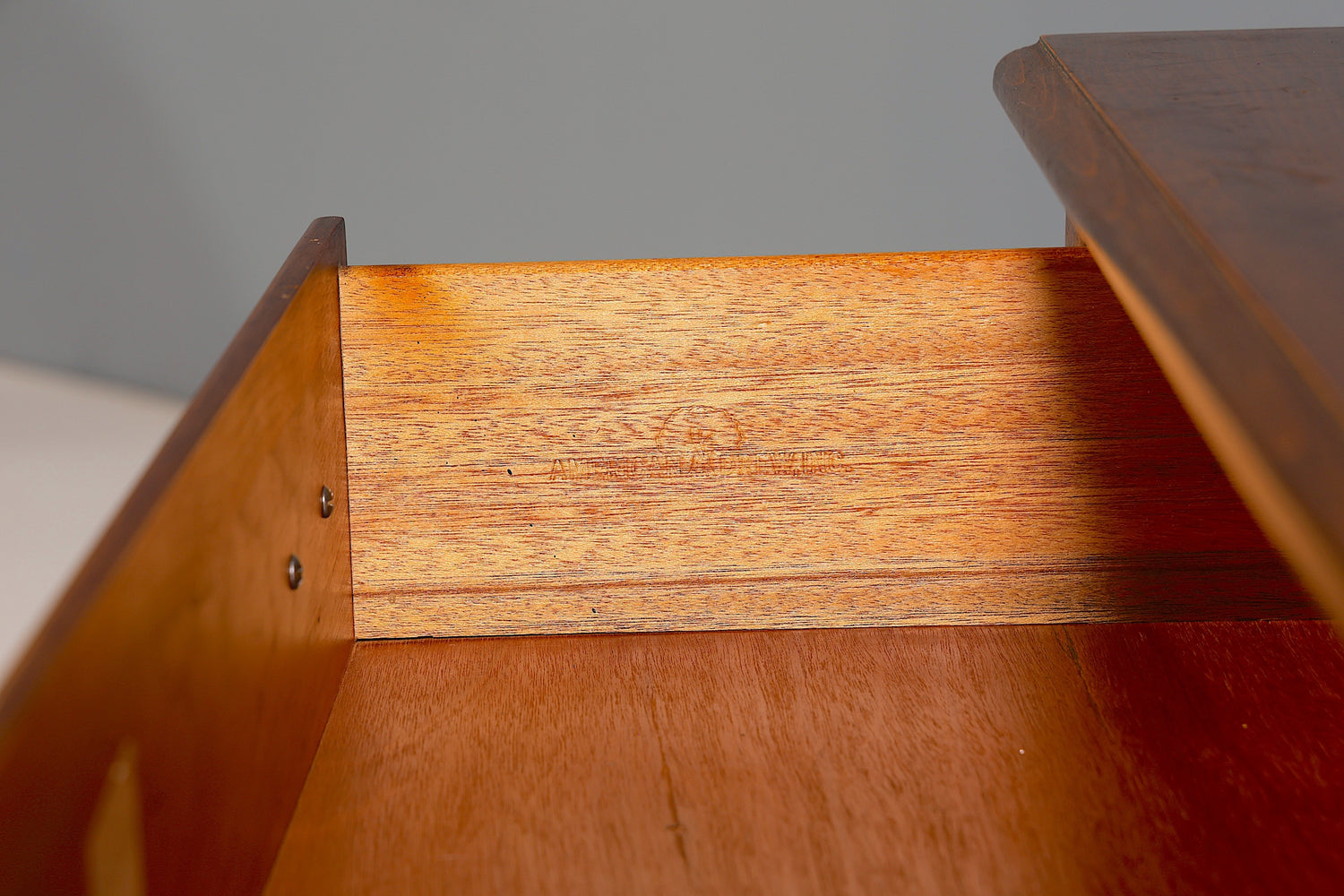 Stilvolle Kommode der Marke American Drew Inc. Antik Stil Sideboard USA Schubladenkommode