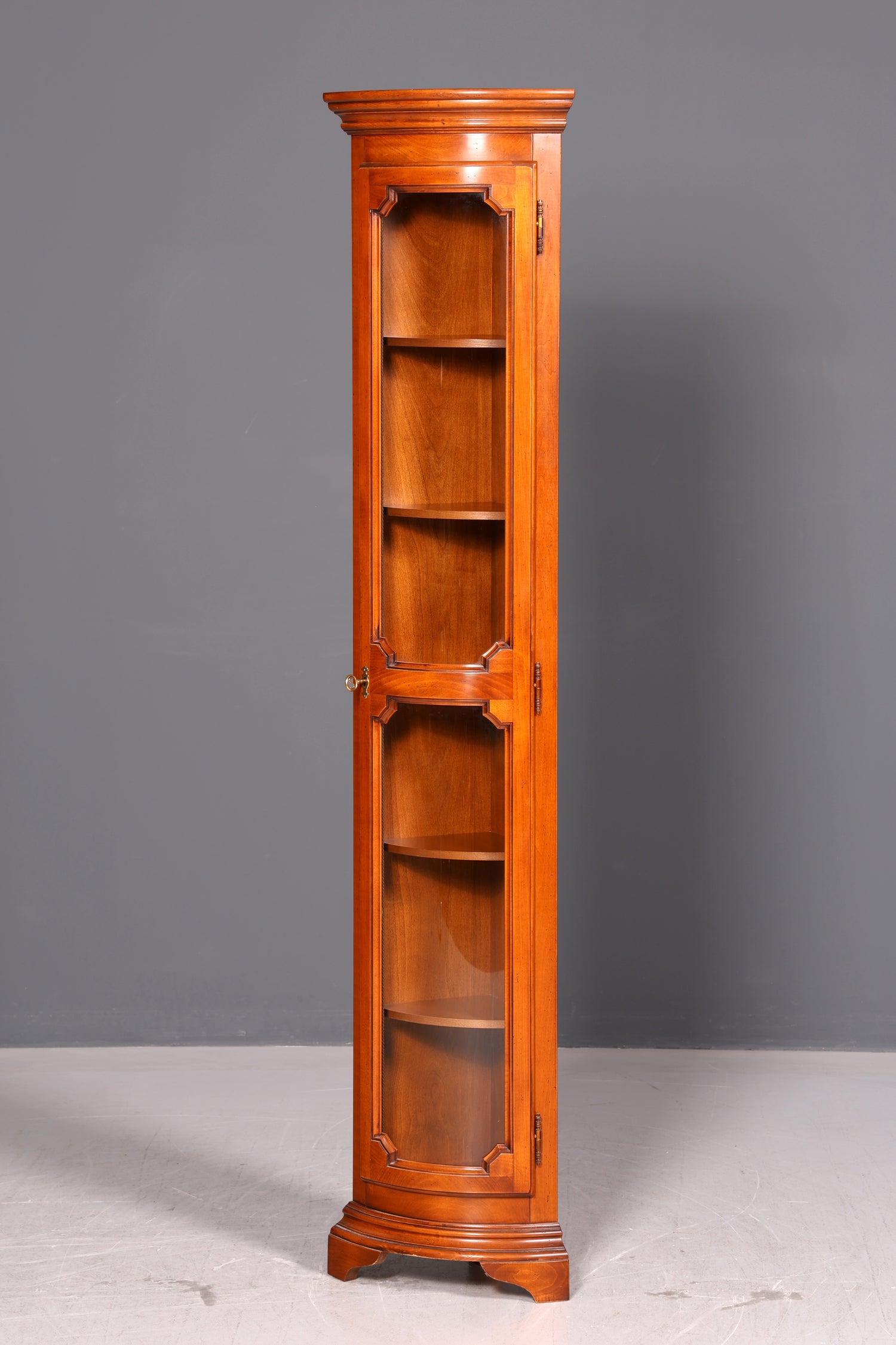 Wunderschöne Eckvitrine der Marke Selva Eckschrank Glasvitrine Vitrine Echt Holz Antik Vintage