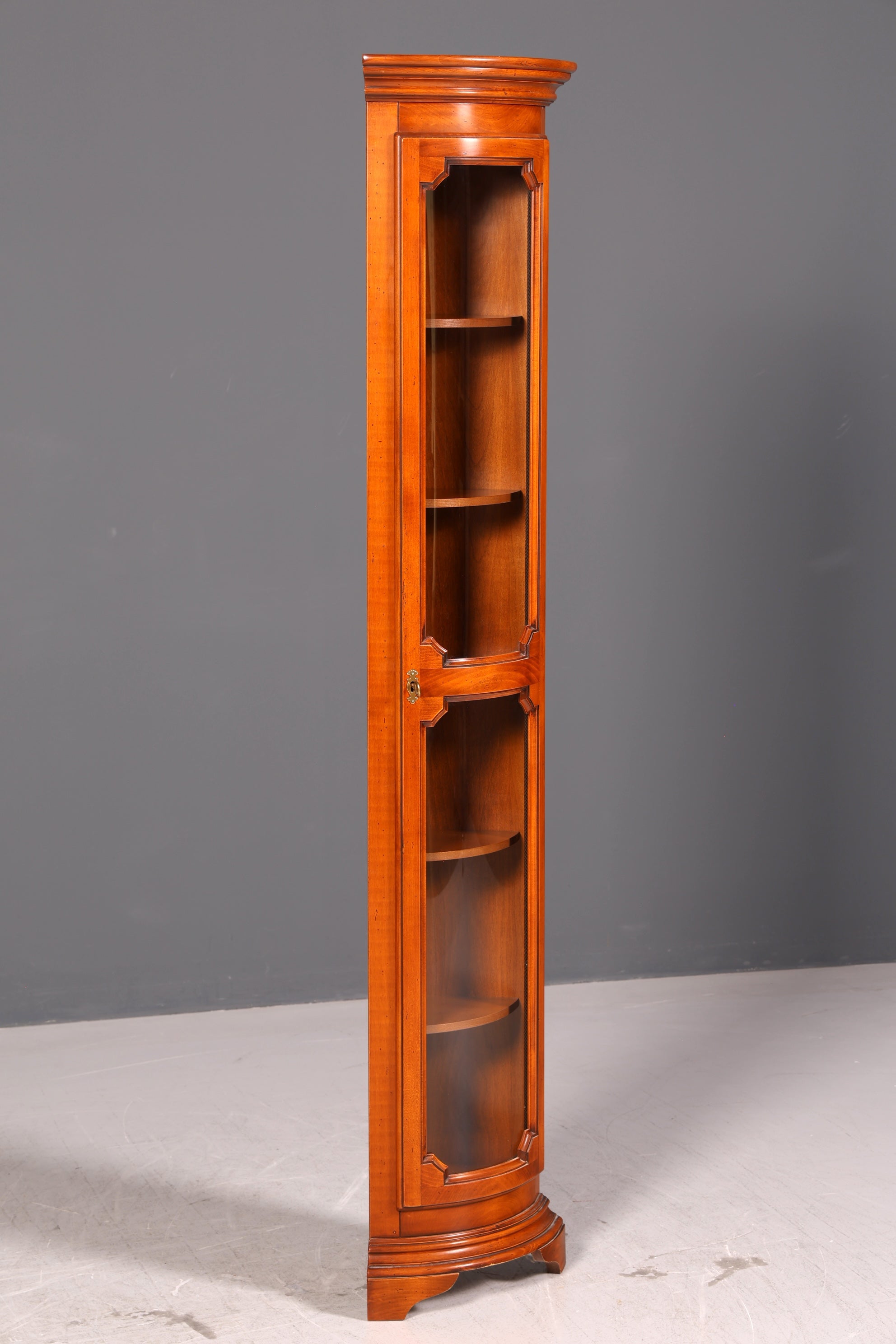 Wunderschöne Eckvitrine der Marke Selva Eckschrank Glasvitrine Vitrine Echt Holz Antik Vintage