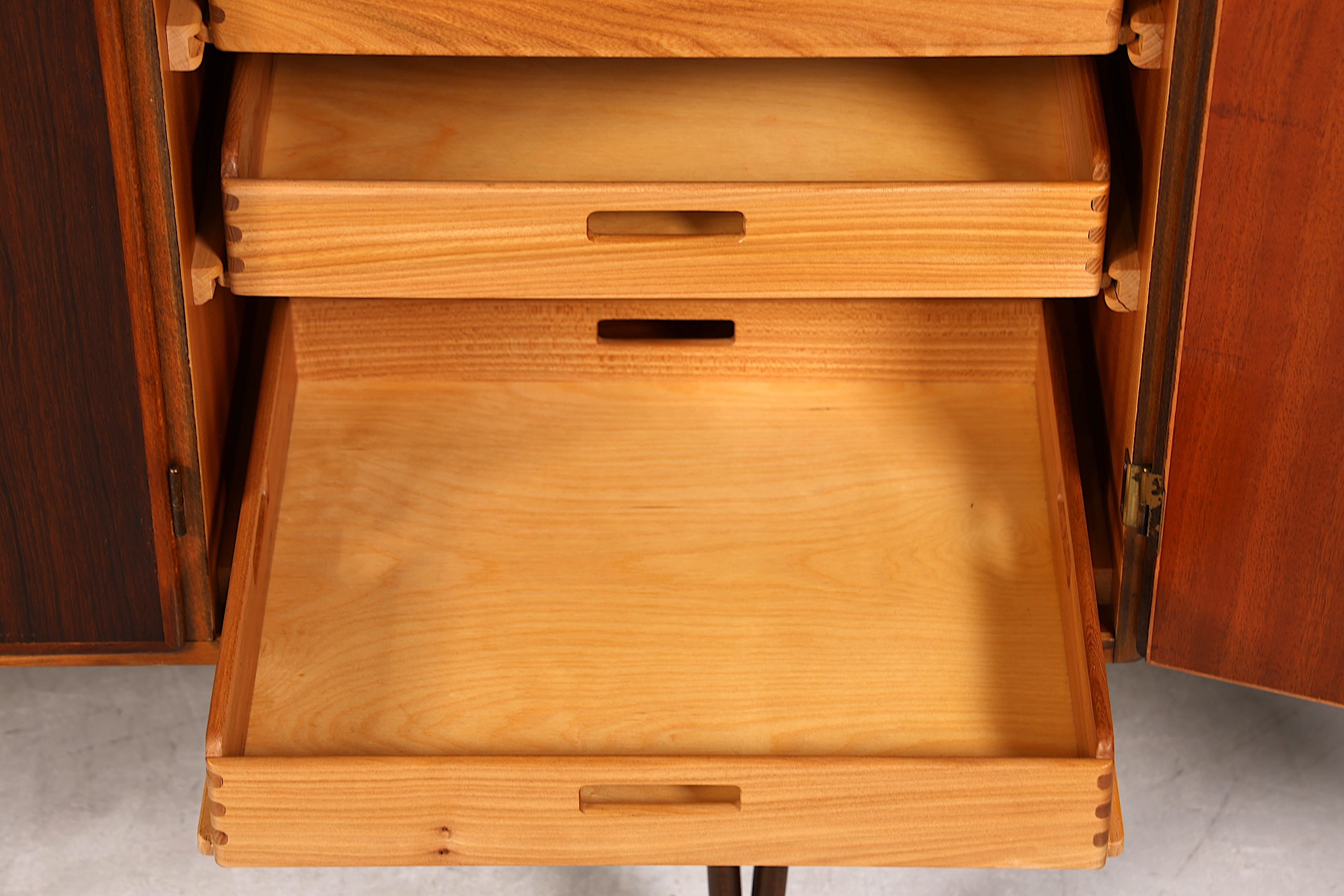 Traumhaftes Mid Century Highboard Palisander Schrank Büro Kommode Aktenschrank Wäscheschrank 60er Jahre