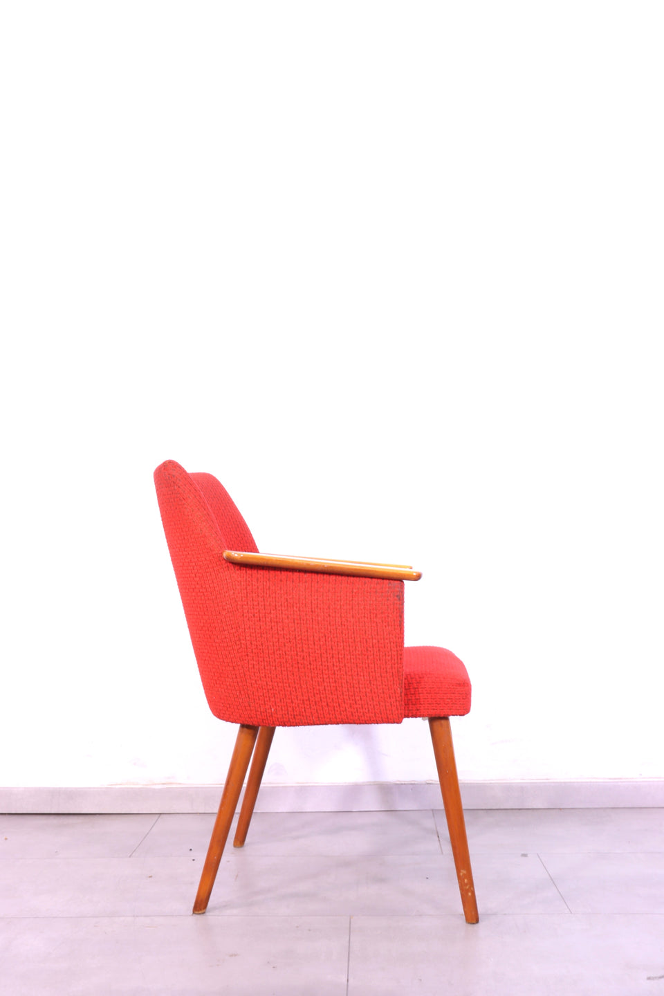 Wunderschöner Mid Century Armlehnsessel Vintage Cocktail Stuhl Rot Stoff