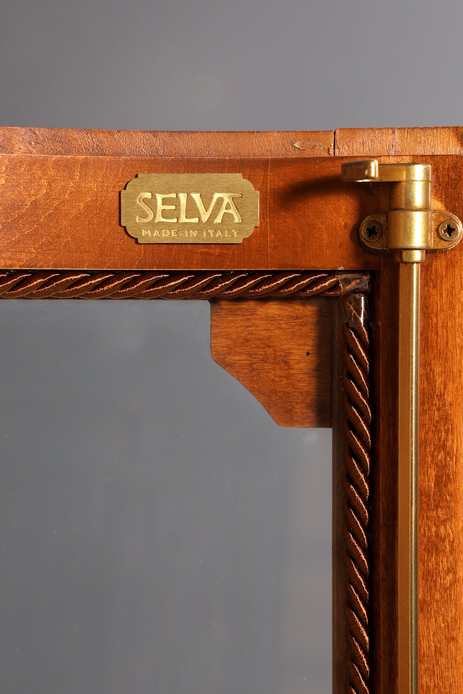 Wunderschöne Original Selva Eckvitrine Antik Stil Vitrine Schrank Geschirrschrank Glasvitrine