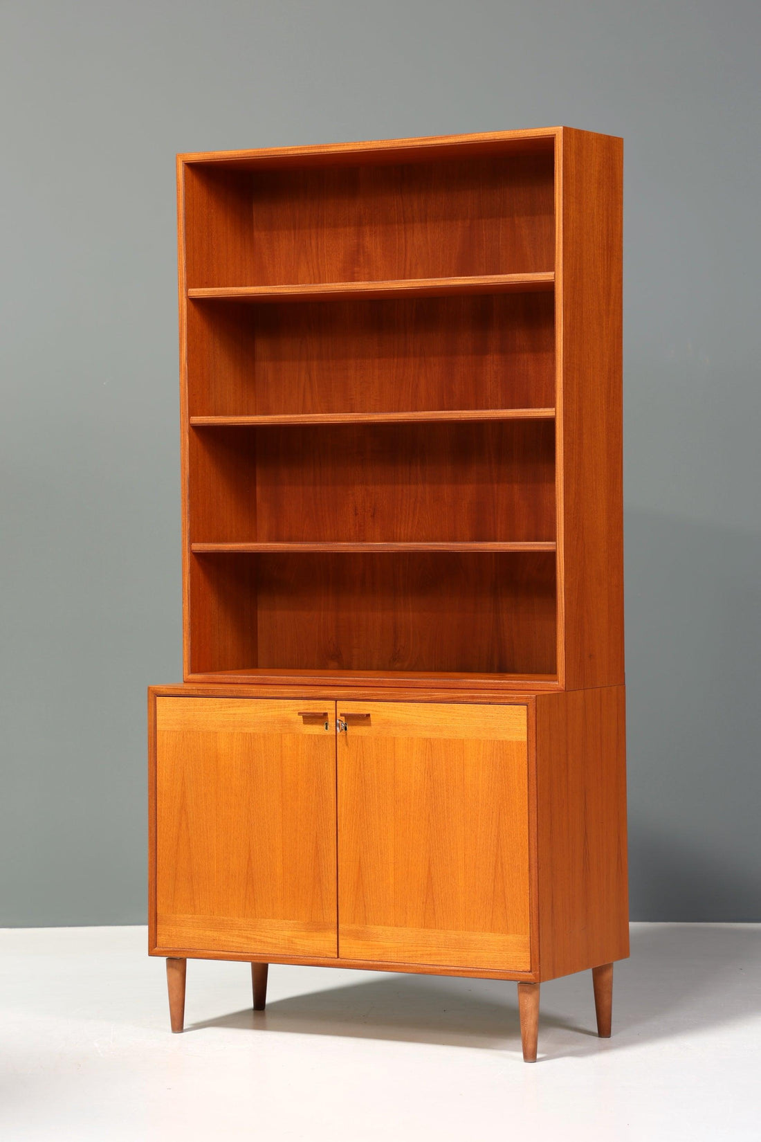 Stilvolles Mid Century Bücherregal Danish Design Teak Holz Schrank Retro Kommode &quot;Made in Denmark&quot; Regal