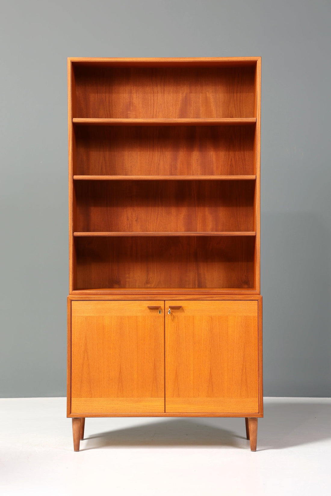 Stilvolles Mid Century Bücherregal Danish Design Teak Holz Schrank Retro Kommode &quot;Made in Denmark&quot; Regal
