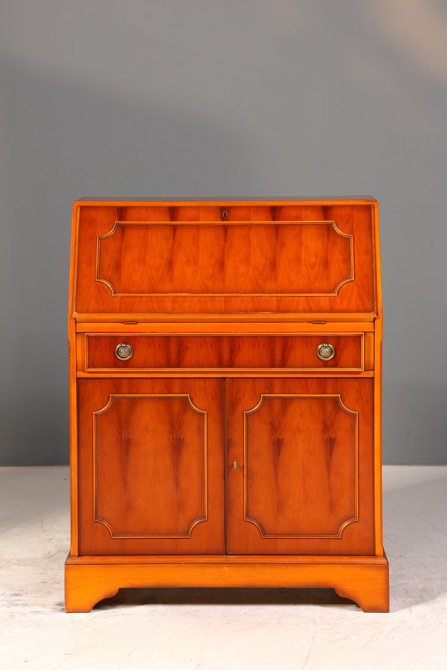 Stilvoller Englischer Sekretär Original Heldense Büro Schreibtisch Eibe Antik 60S Schreibkommode UK Schrank