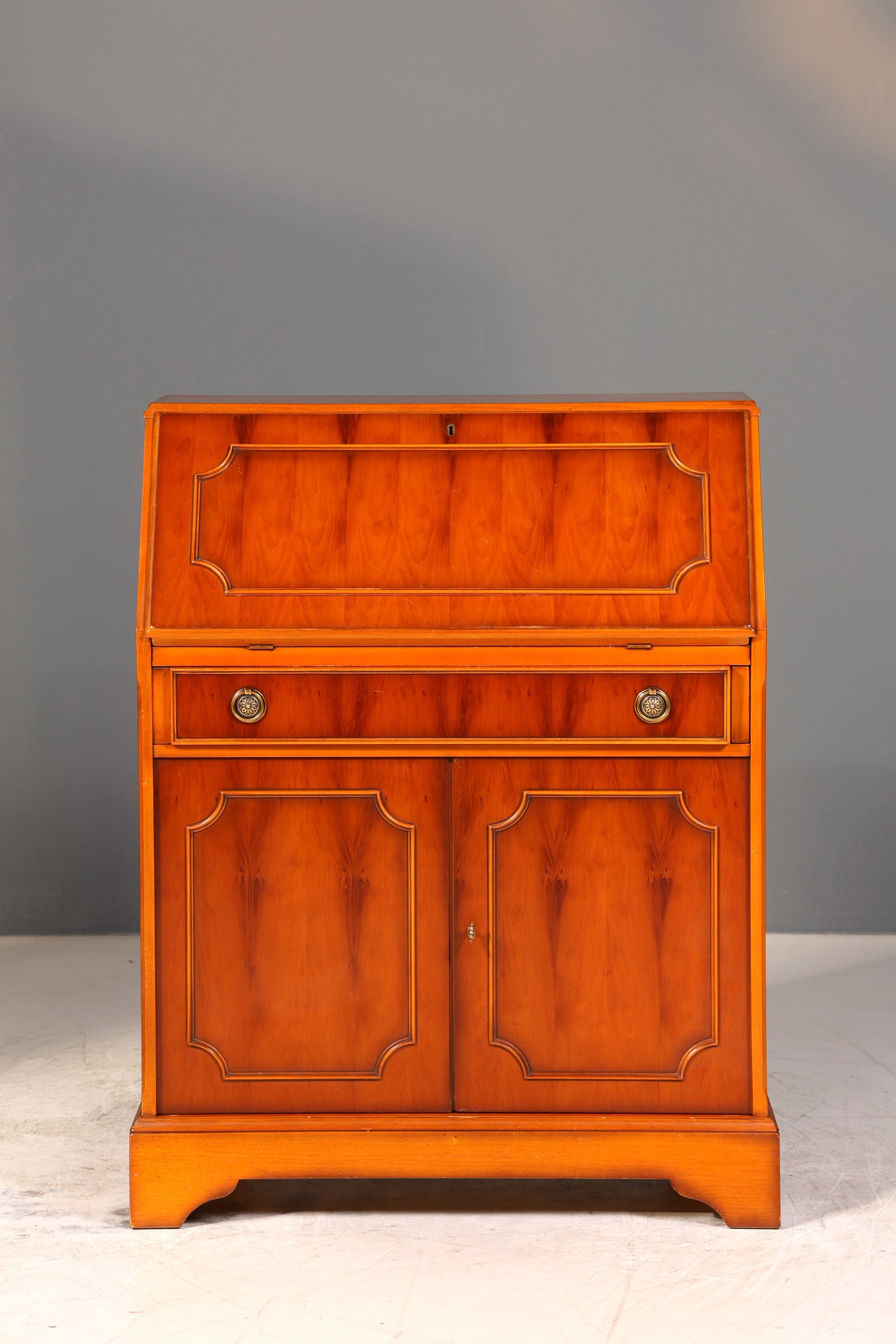 Stilvoller Englischer Sekretär Original Heldense Büro Schreibtisch Eibe Antik 60S Schreibkommode UK Schrank