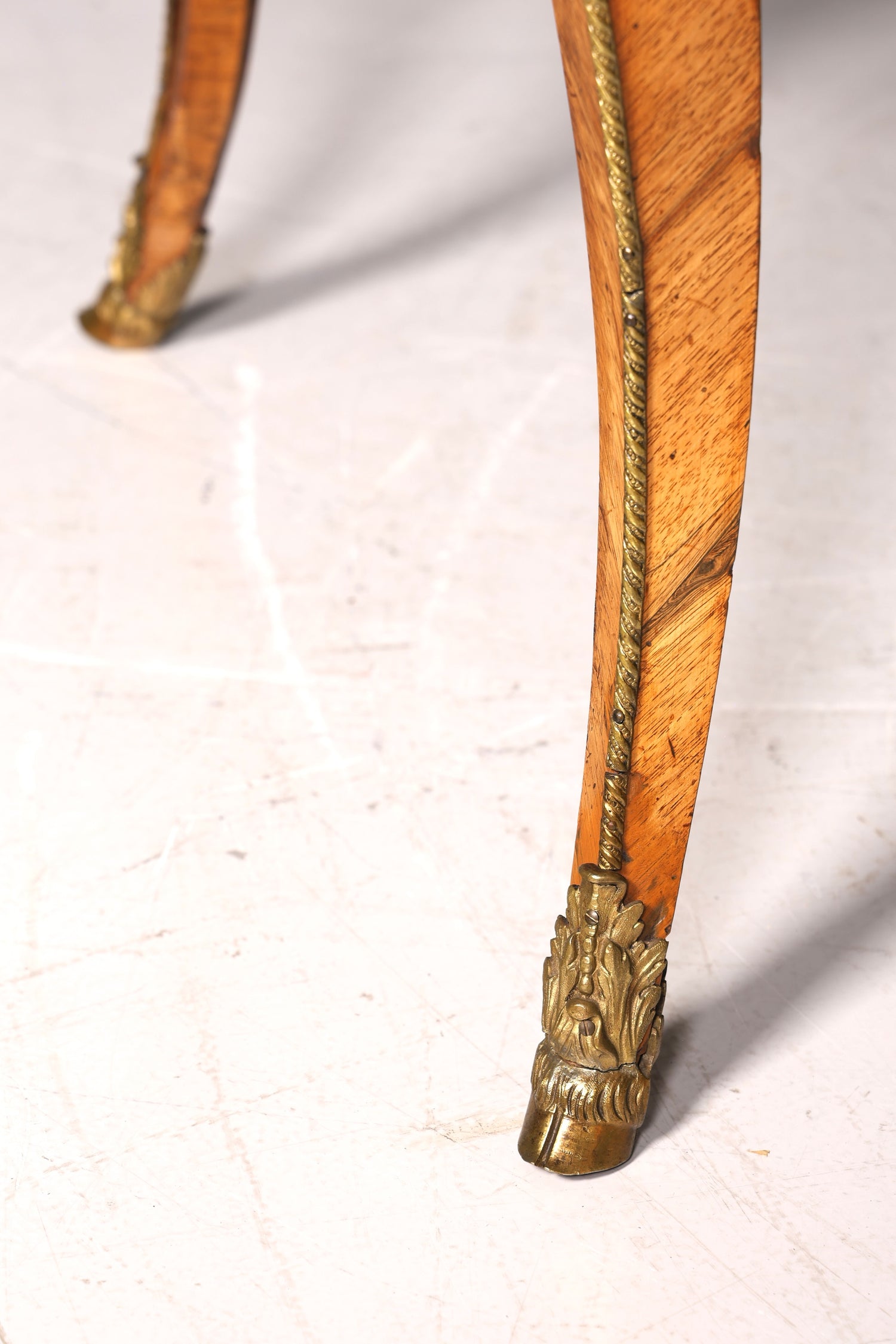 Majestätischer Original Louis XV Schreibtisch 1780 Bureau Plat French Desk echt Leder Antik Bürotisch Office Desk