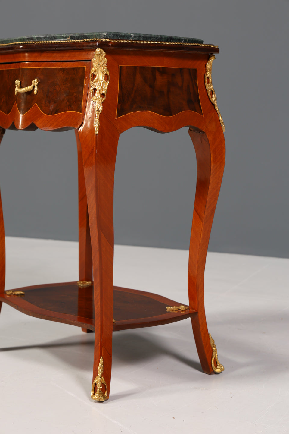 Traumhafte Barock Louis XV Beistelltisch massiv Ablage
