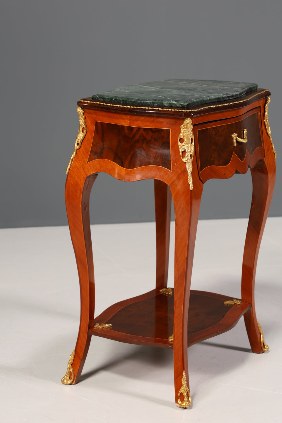 Traumhafte Barock Louis XV Beistelltisch massiv Ablage