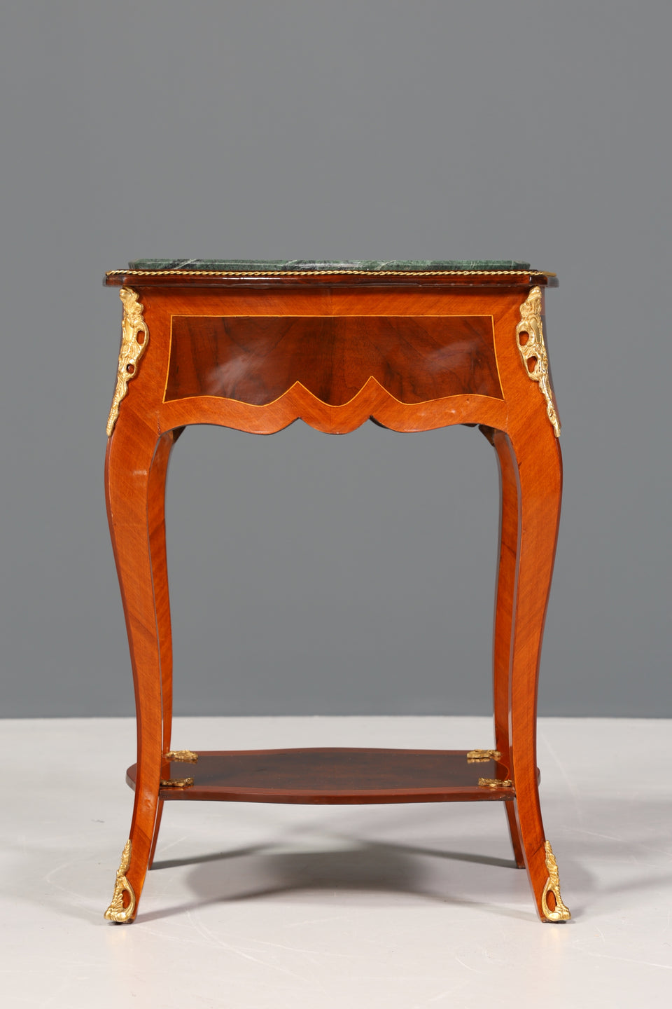 Traumhafte Barock Louis XV Beistelltisch massiv Ablage