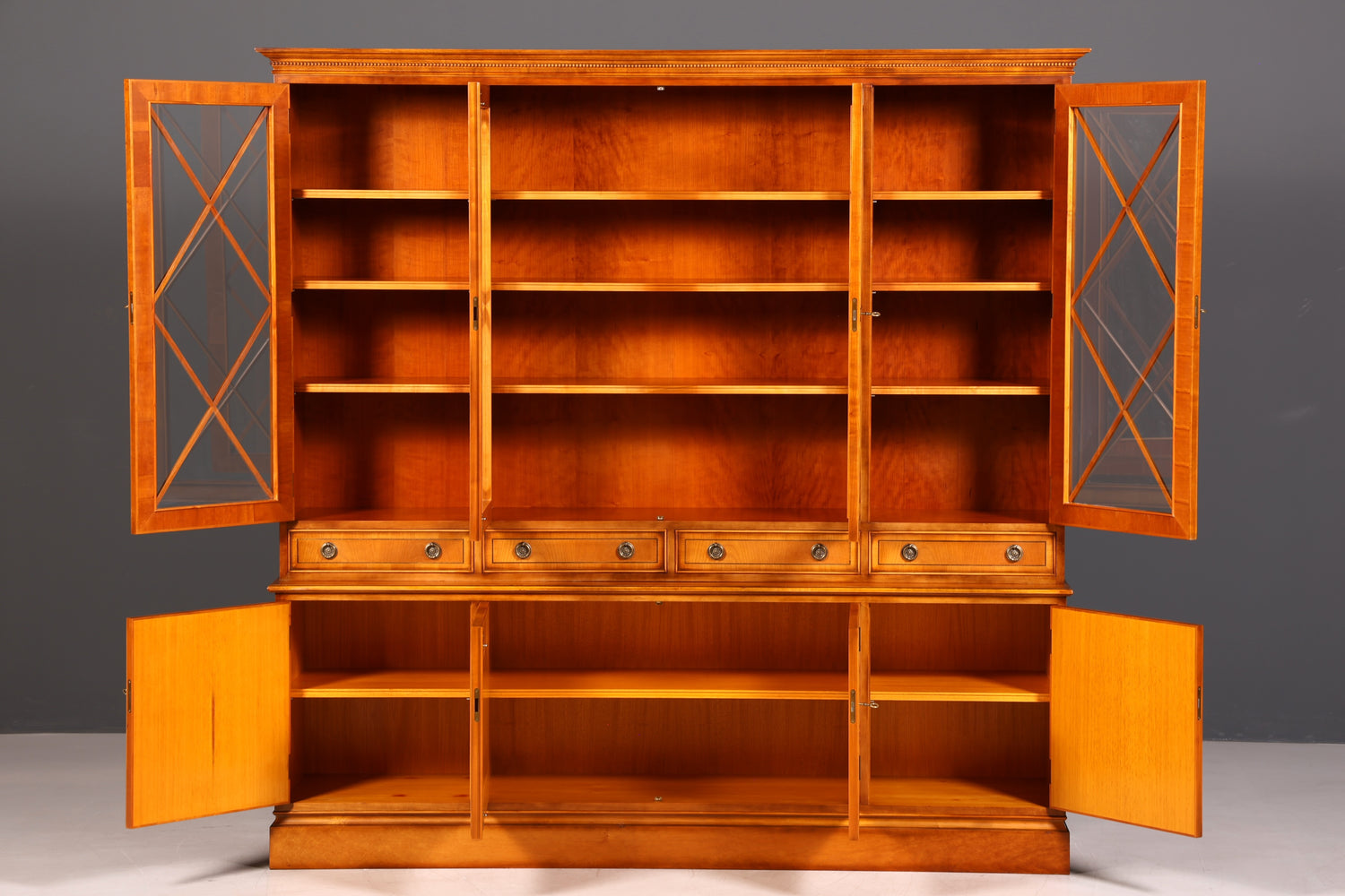 G720 Finish cm Wunderschöne Englische Vitrine Bücherschrank Buffet Antik Stil Englisch Eibe Glasvitrine Bibliothek (Kopie)
