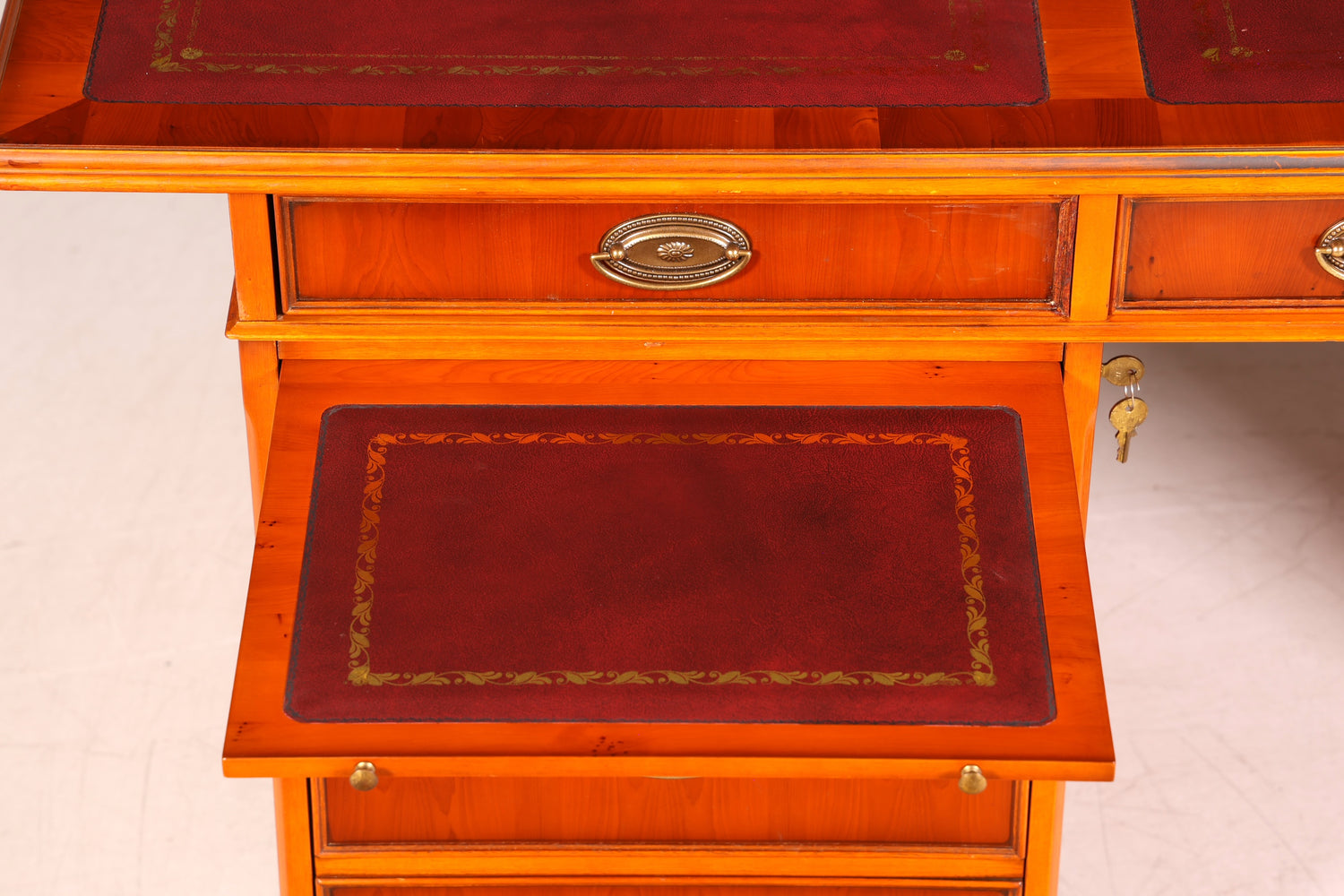 G721 Finish cm HELDENSE Wunderschöner Englischer Schreibtisch Englisch Eibe Desk Leder Auflage Antik Stil Bürotisch Office Desk (Kopie)