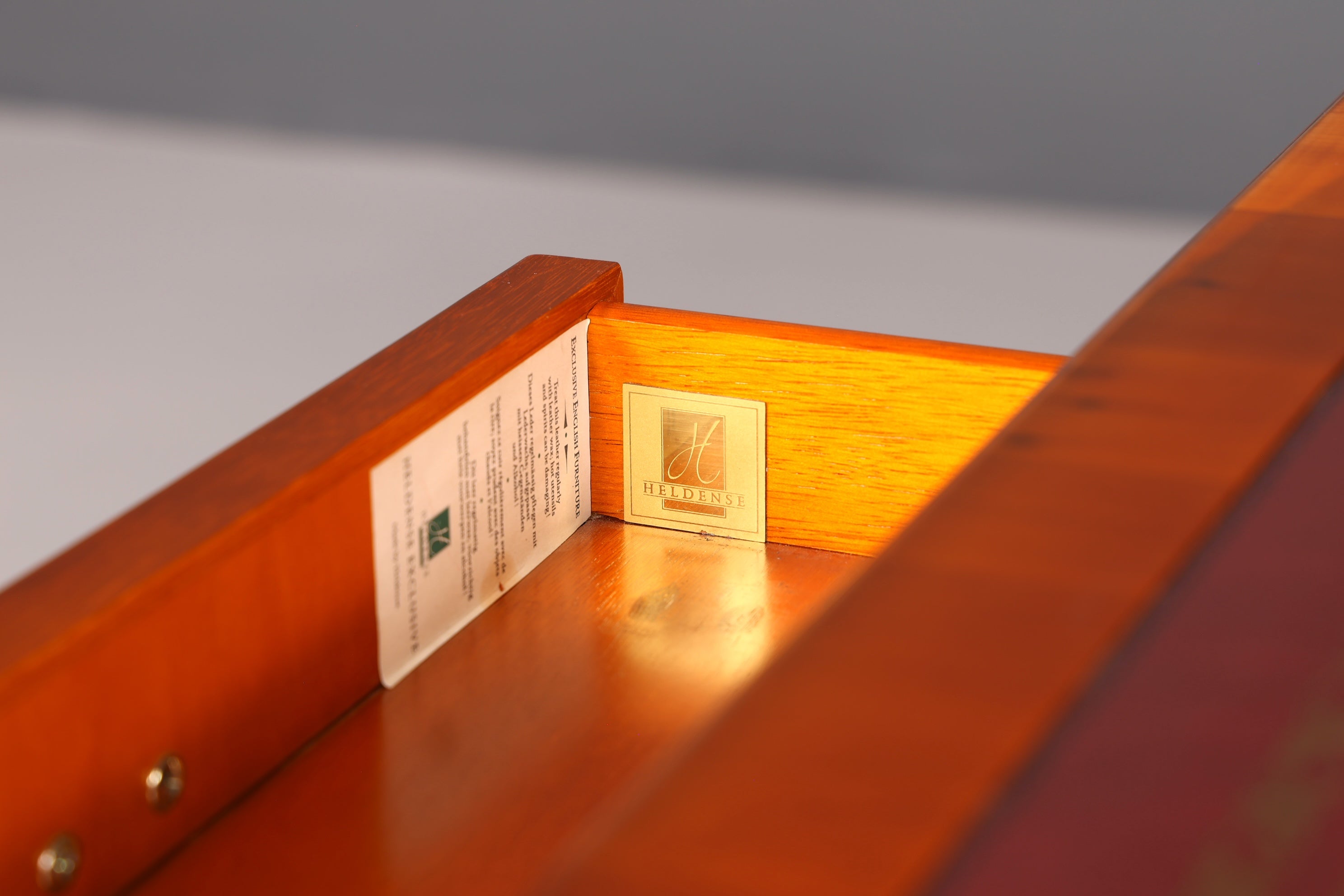 G721 Finish cm HELDENSE Wunderschöner Englischer Schreibtisch Englisch Eibe Desk Leder Auflage Antik Stil Bürotisch Office Desk (Kopie)