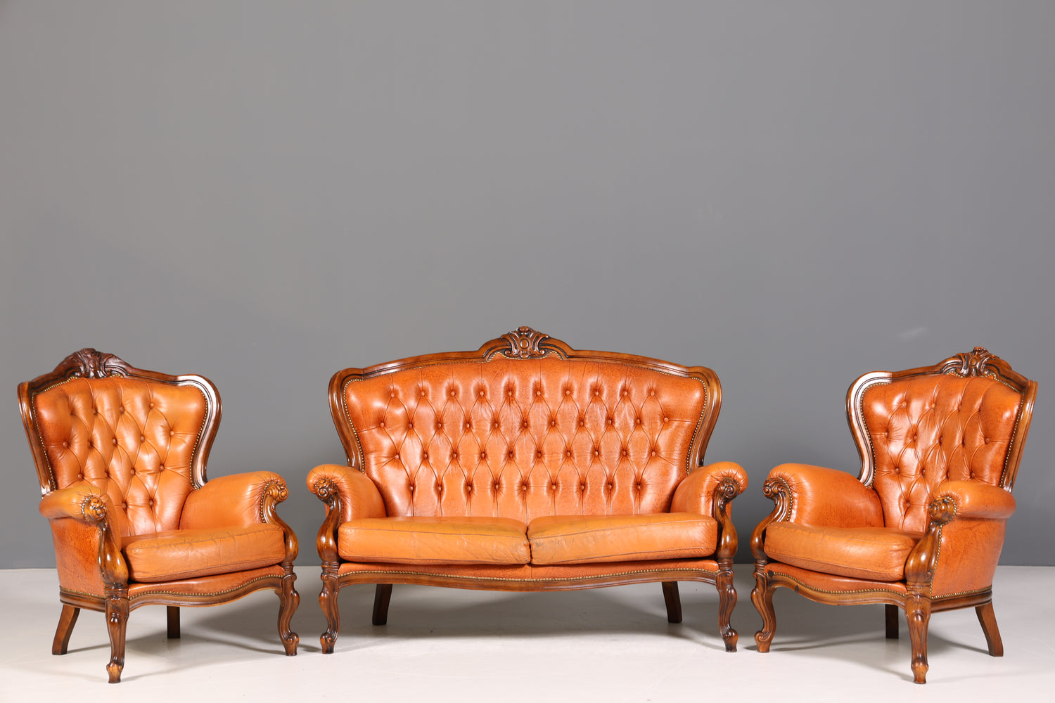 Königliches Barock Sofa 2-Sitzer echt Leder Rokoko Canapé Luxus Chesterfield Couch