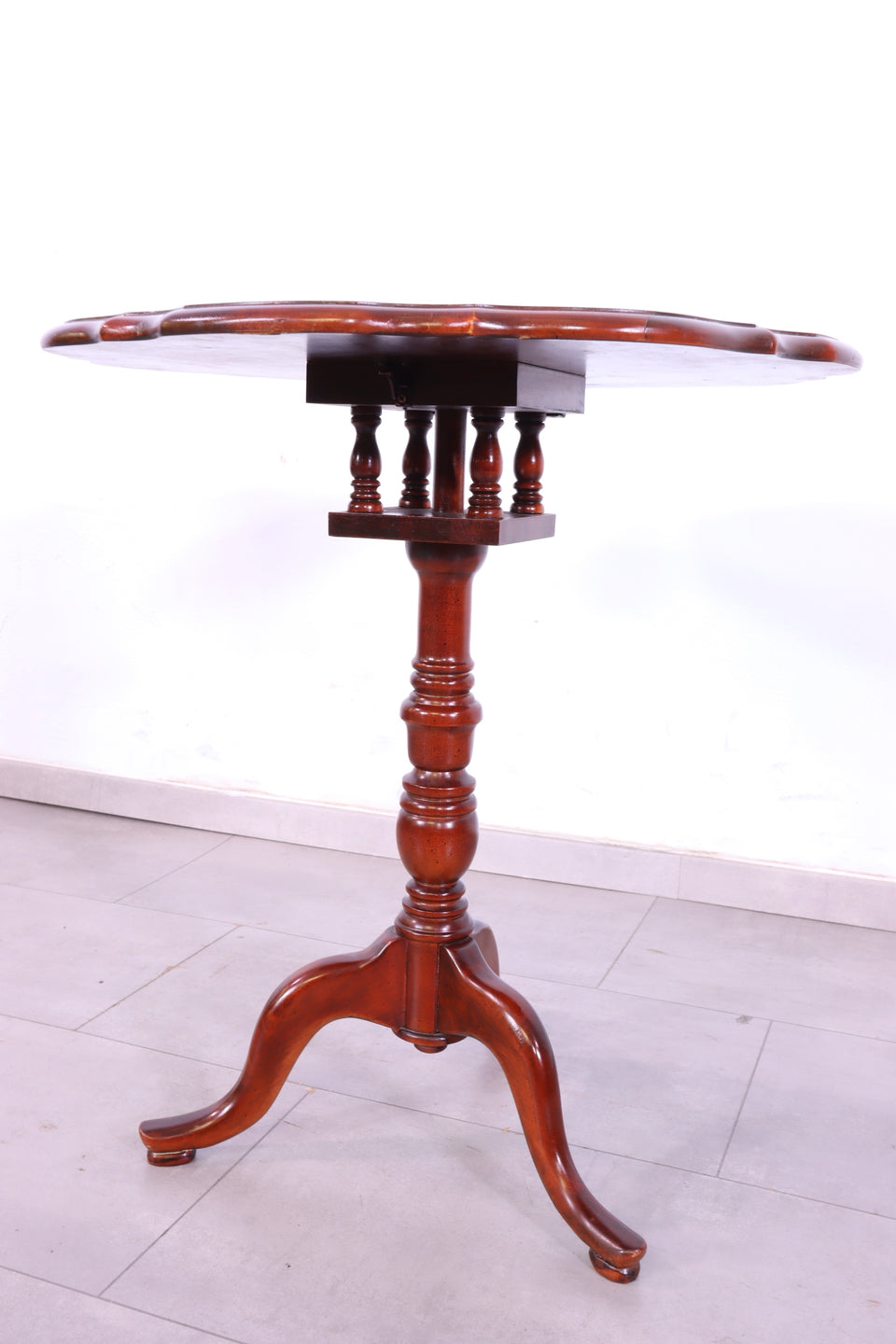 Edler Tisch der Marke Drexel Heritage Beitstelltisch Ablage Tisch 1 von 3