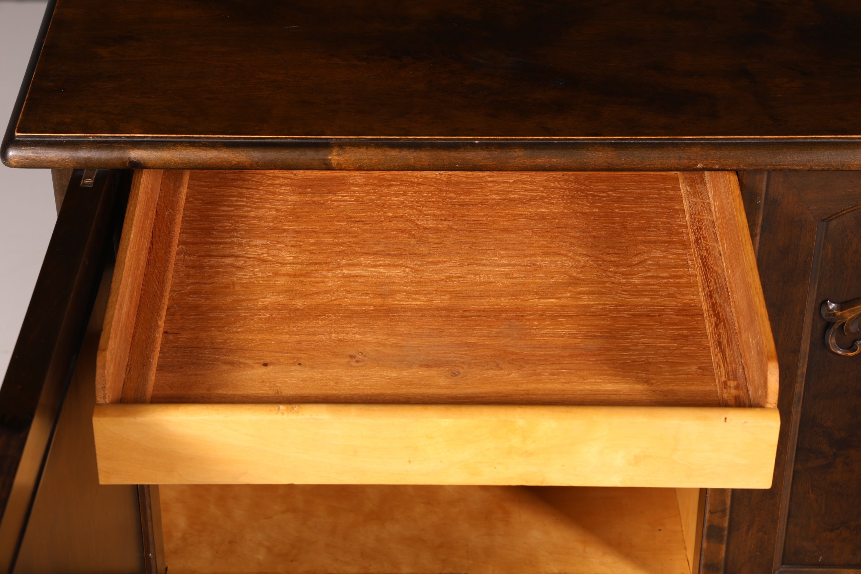 Traumhaftes Chippendale Sideboard Kommode Barock Stil echt Holz TV Schrank