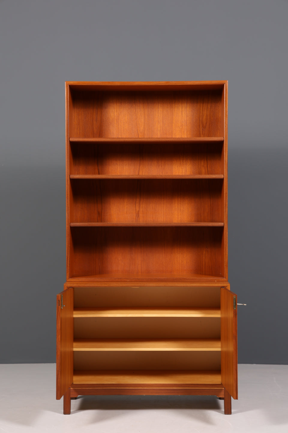 Wunderschönes Mid Century Regal Made in Sweden Teak Schrank