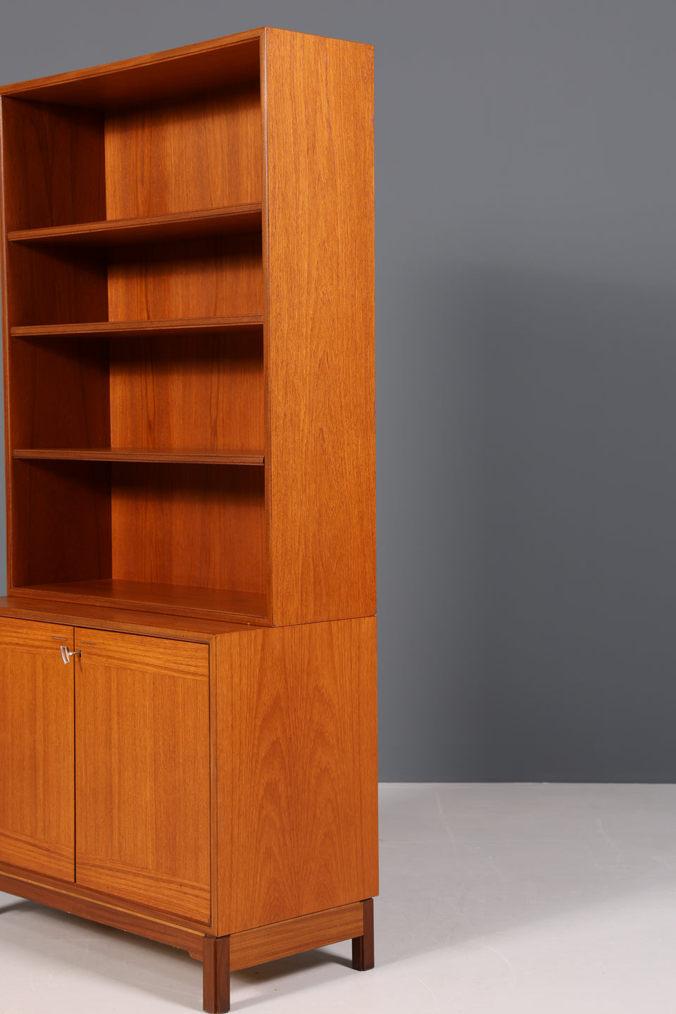 Wunderschönes Mid Century Regal Made in Sweden Teak Schrank