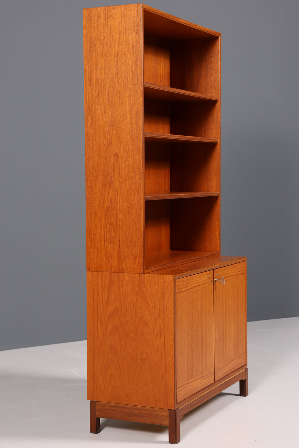 Wunderschönes Mid Century Regal Made in Sweden Teak Schrank