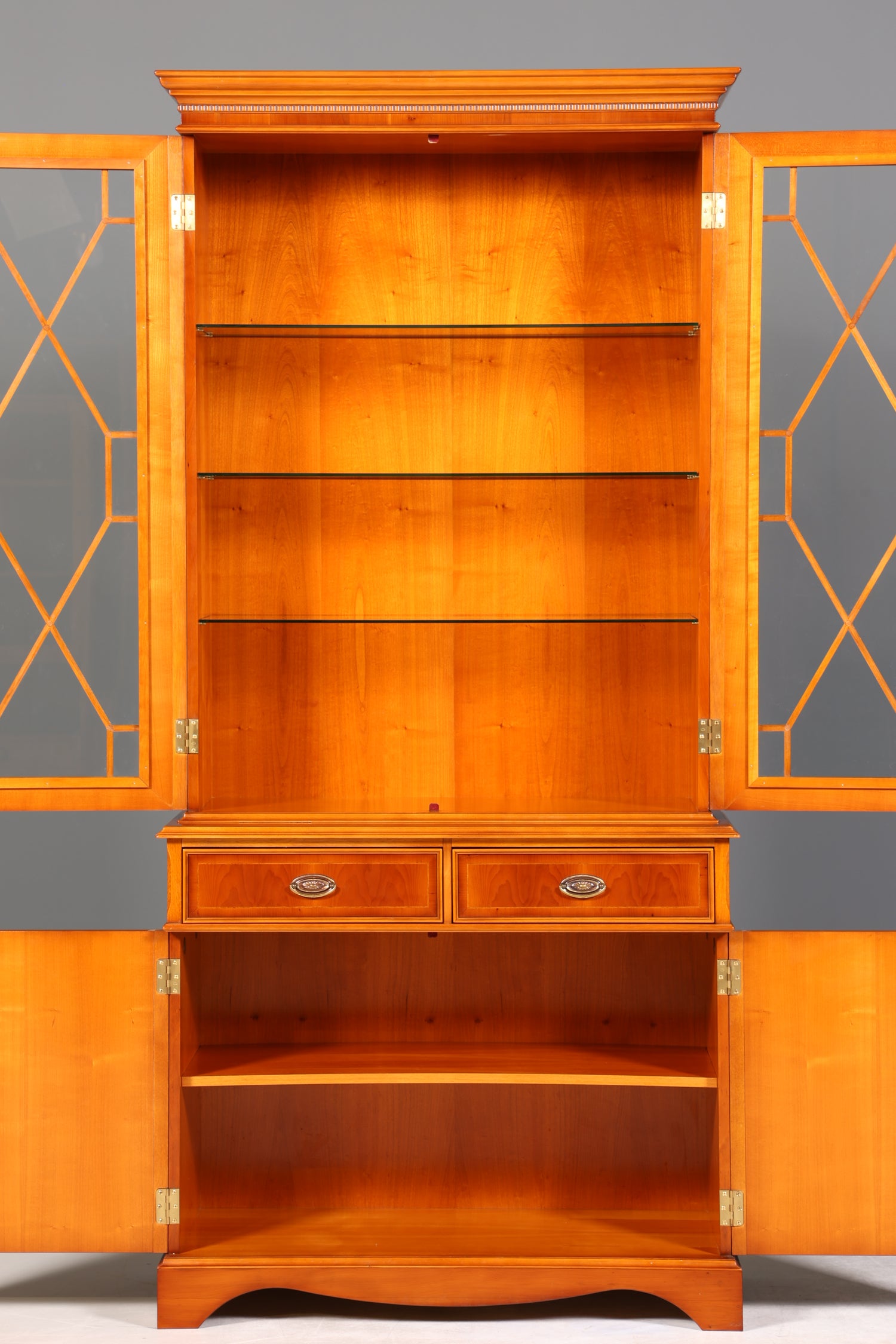 Wunderschöne Englische Vitrine Eibe Bücherschrank Heldense Stil Buffet Antik Stil Glasvitrine 1 vom 2
