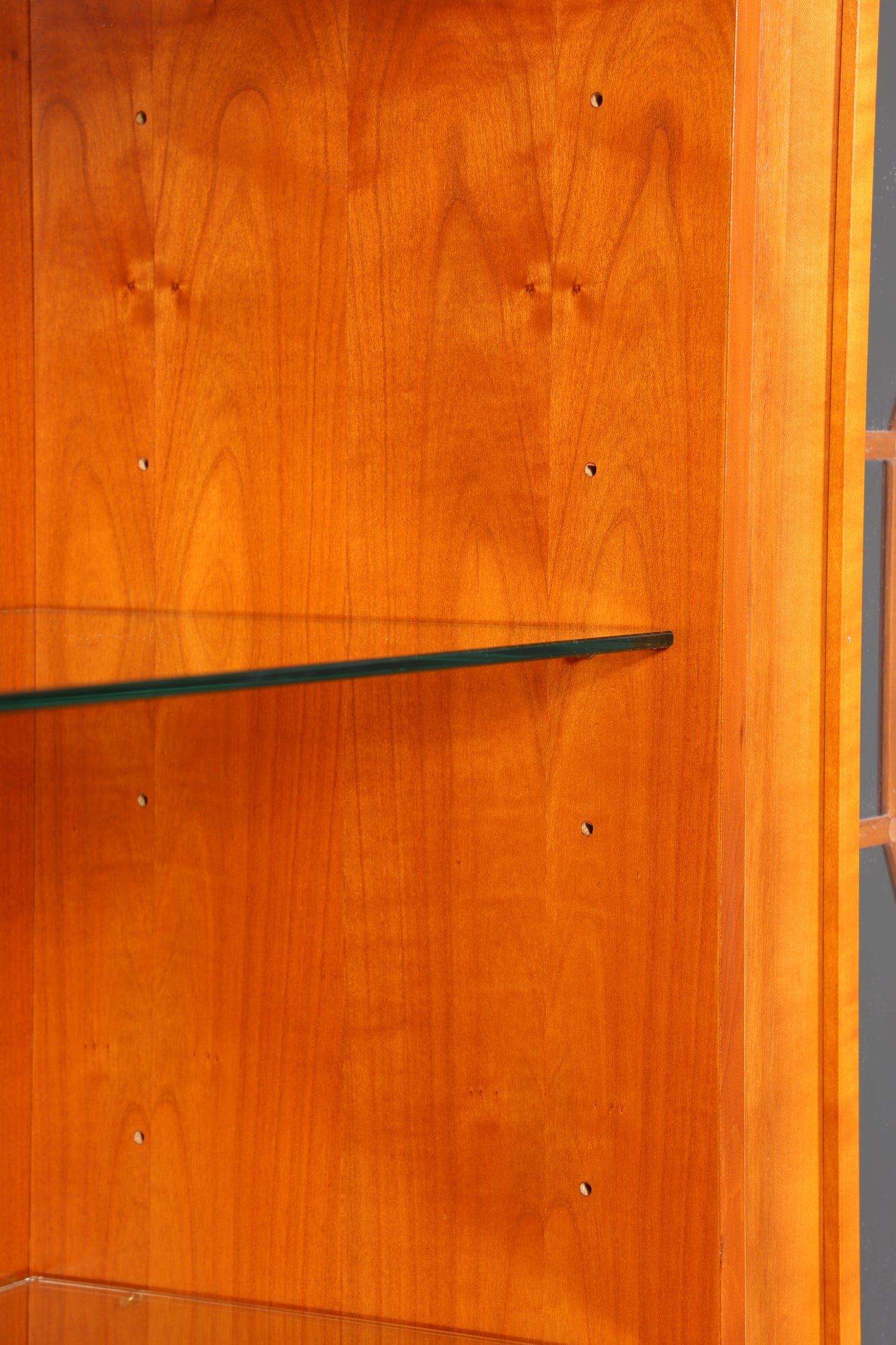 Wunderschöne Englische Vitrine Eibe Bücherschrank Heldense Stil Buffet Antik Stil Glasvitrine 1 vom 2
