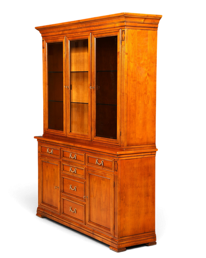 Hauptstadt Möblerei Selva Vitrine Villa Borghese aus massivem Holz im Antik-Stil mit Glasfront und Innenbeleuchtung