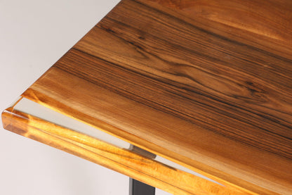 Beeindruckender Nussbaum Tisch 220cm-90cm Esszimmer Tisch Baumkanten Platte massiv Holz Küchentisch