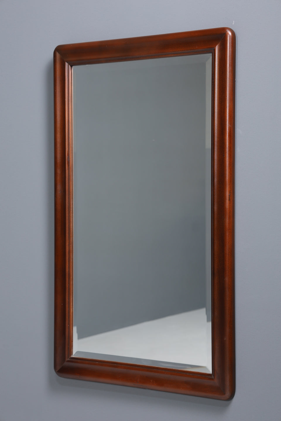 Stilvoller Antik Stil Wandspiegel von Drexel Heritage