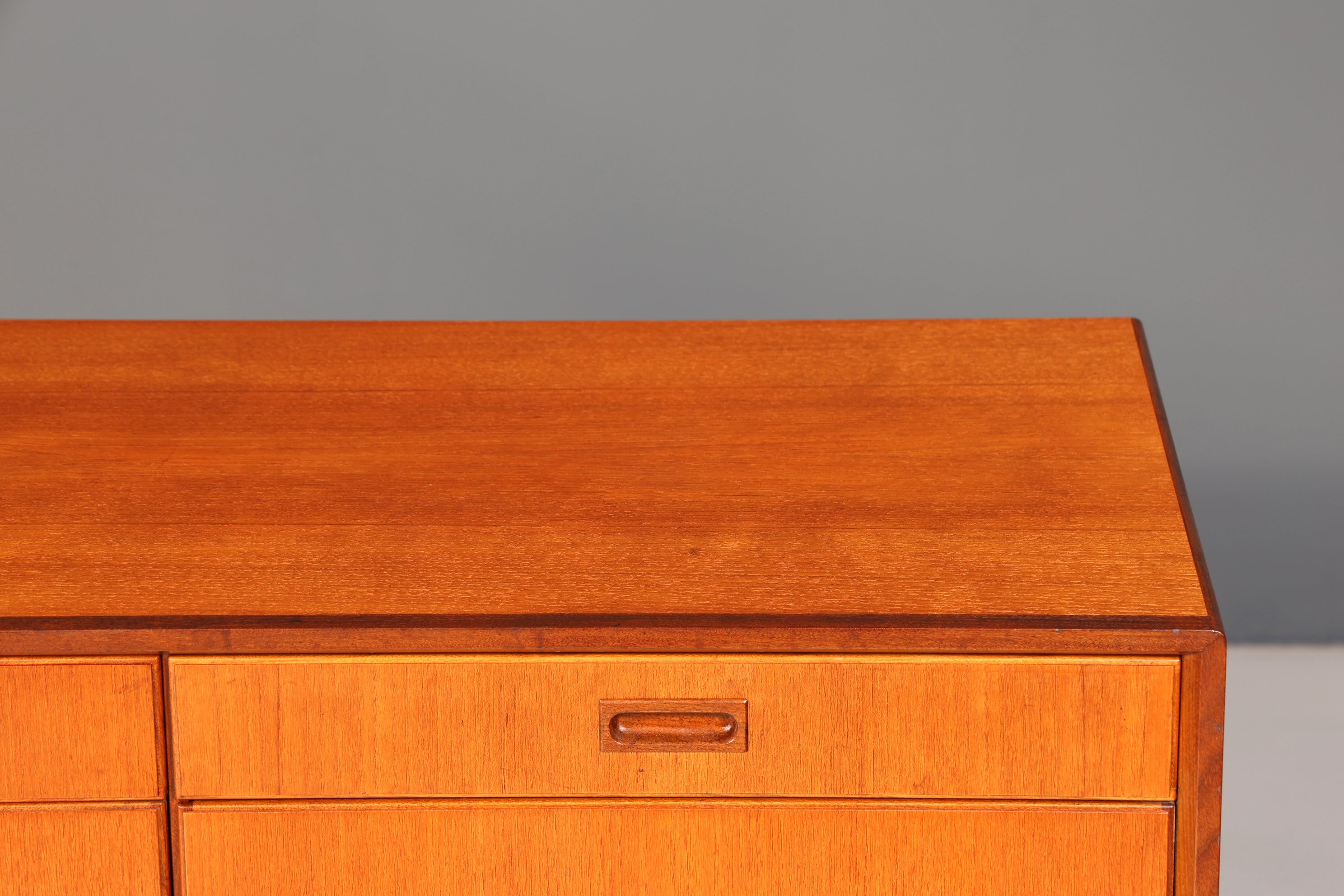 Wunderschönes Mid Century Highboard Sideboard Vintage Schrank 60er Jahre Büro Kommode Aktenschrank