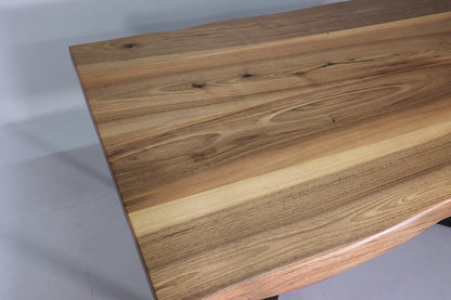 Traumhafter Nussbaum Tisch Esszimmer Tisch 180-94 Baumkanten Platte massiv Holz Esstisch