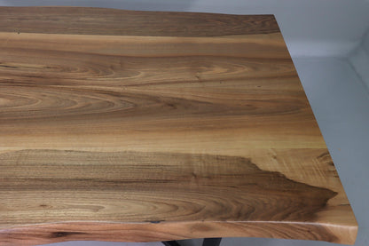 Traumhafter Nussbaum Tisch Esszimmer Tisch 180-94 Baumkanten Platte massiv Holz Esstisch