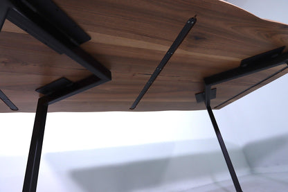 Traumhafter Nussbaum Tisch Esszimmer Tisch 180-94 Baumkanten Platte massiv Holz Esstisch