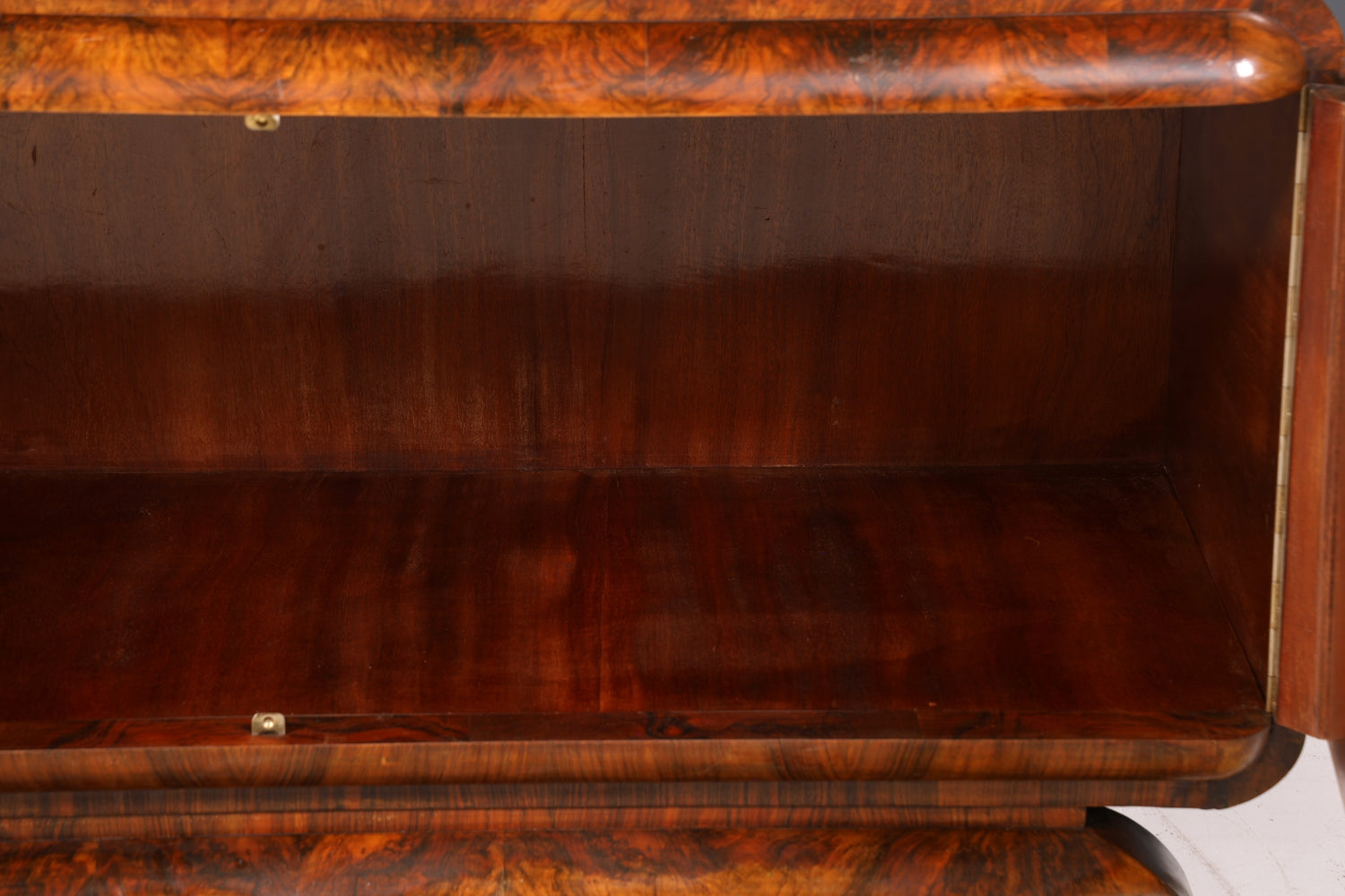 Edle Art Deco Vitrine Nussbaum Vitrine massiv Holz Antik Schrank Regal Vitrinenschrank