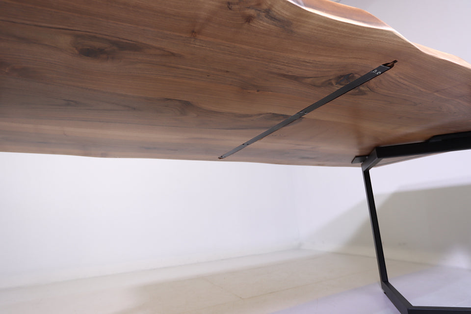 Stilvoller Nussbaum Tisch 238cm-90cm Esszimmer Tisch Baumkanten Platte