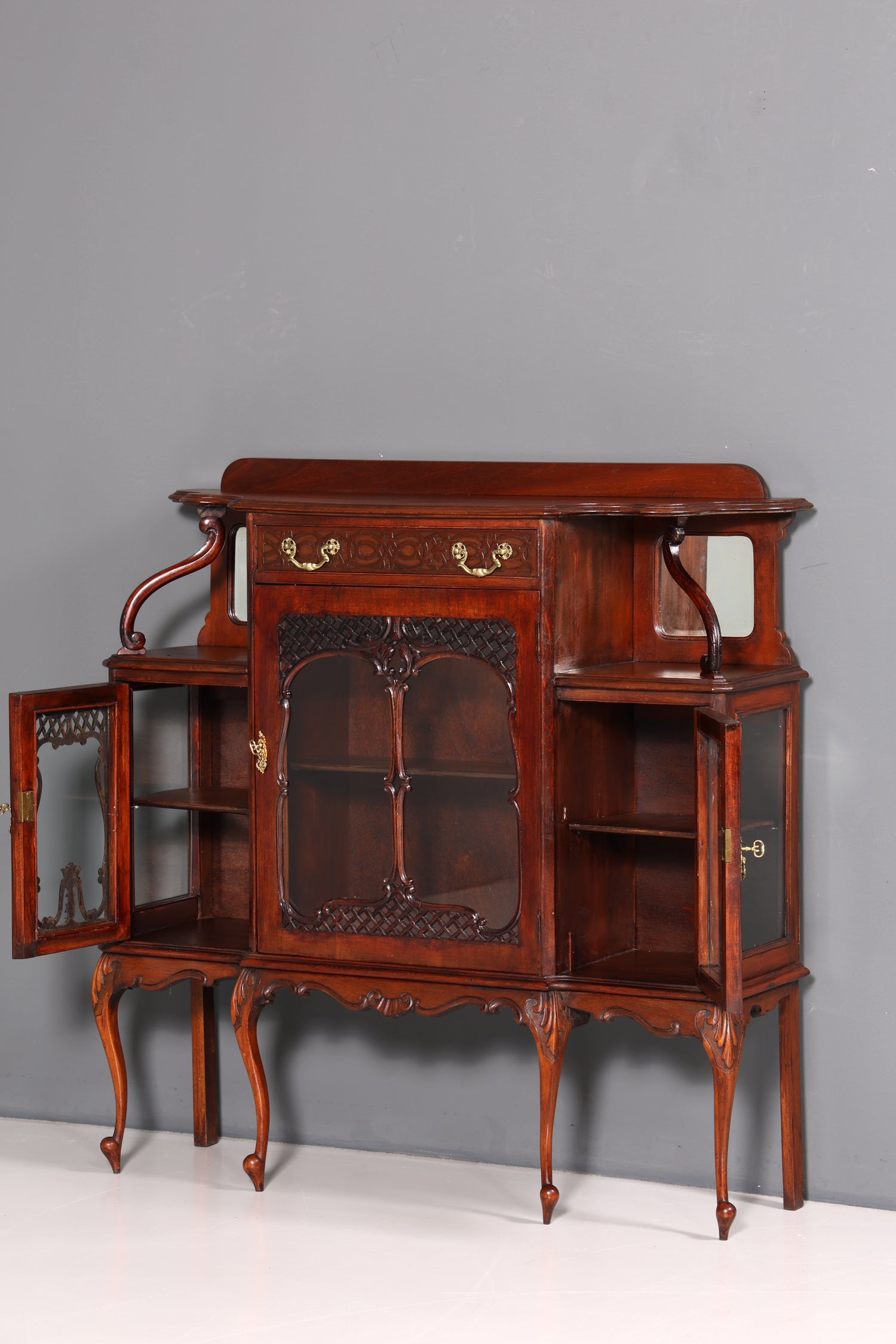 Filigrane Chippendale Vitrine Regal Barock Stil Schrank Antik Jugendstil Glasvitirne