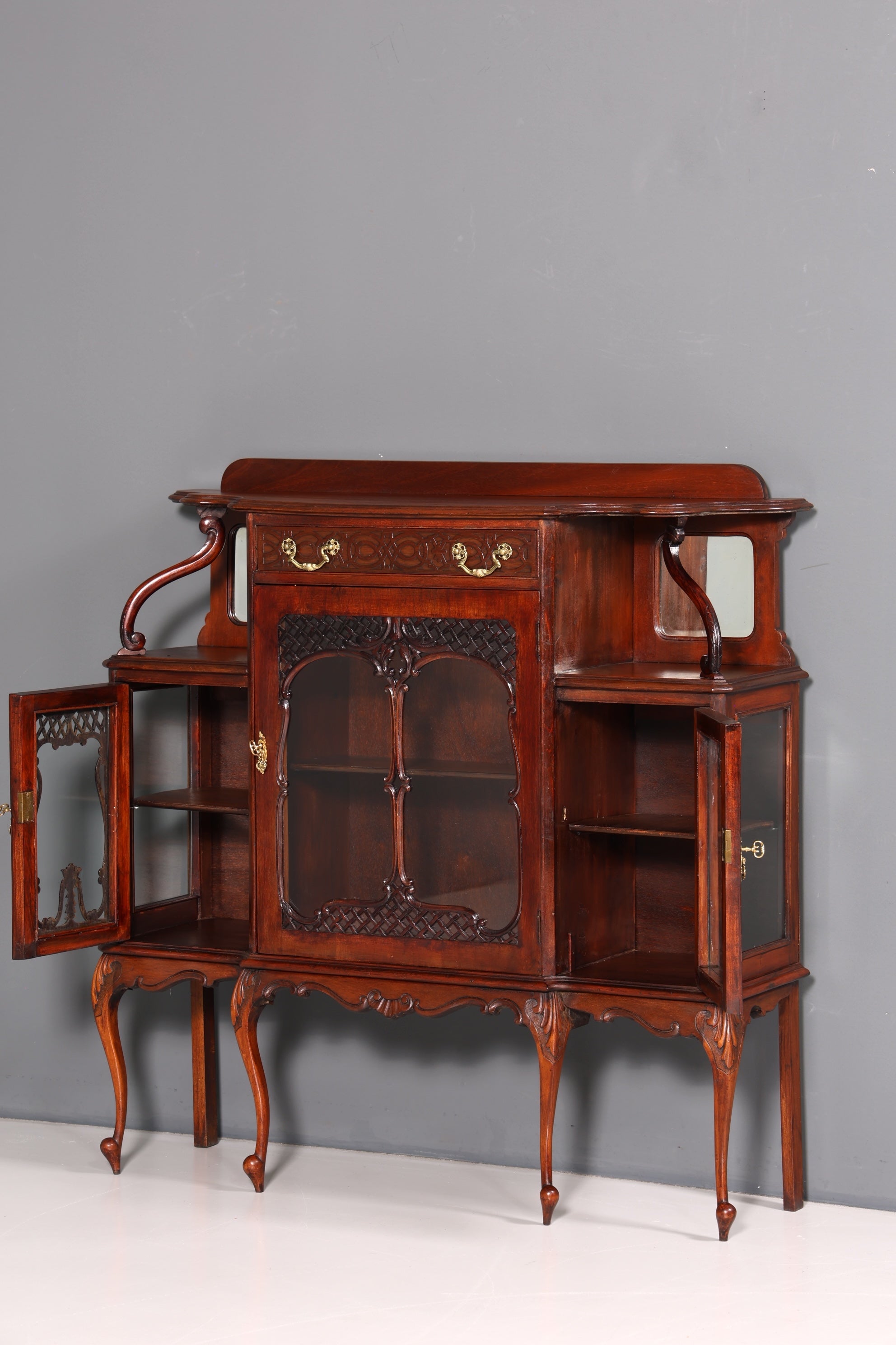 Filigrane Chippendale Vitrine Regal Barock Stil Schrank Antik Jugendstil Glasvitirne
