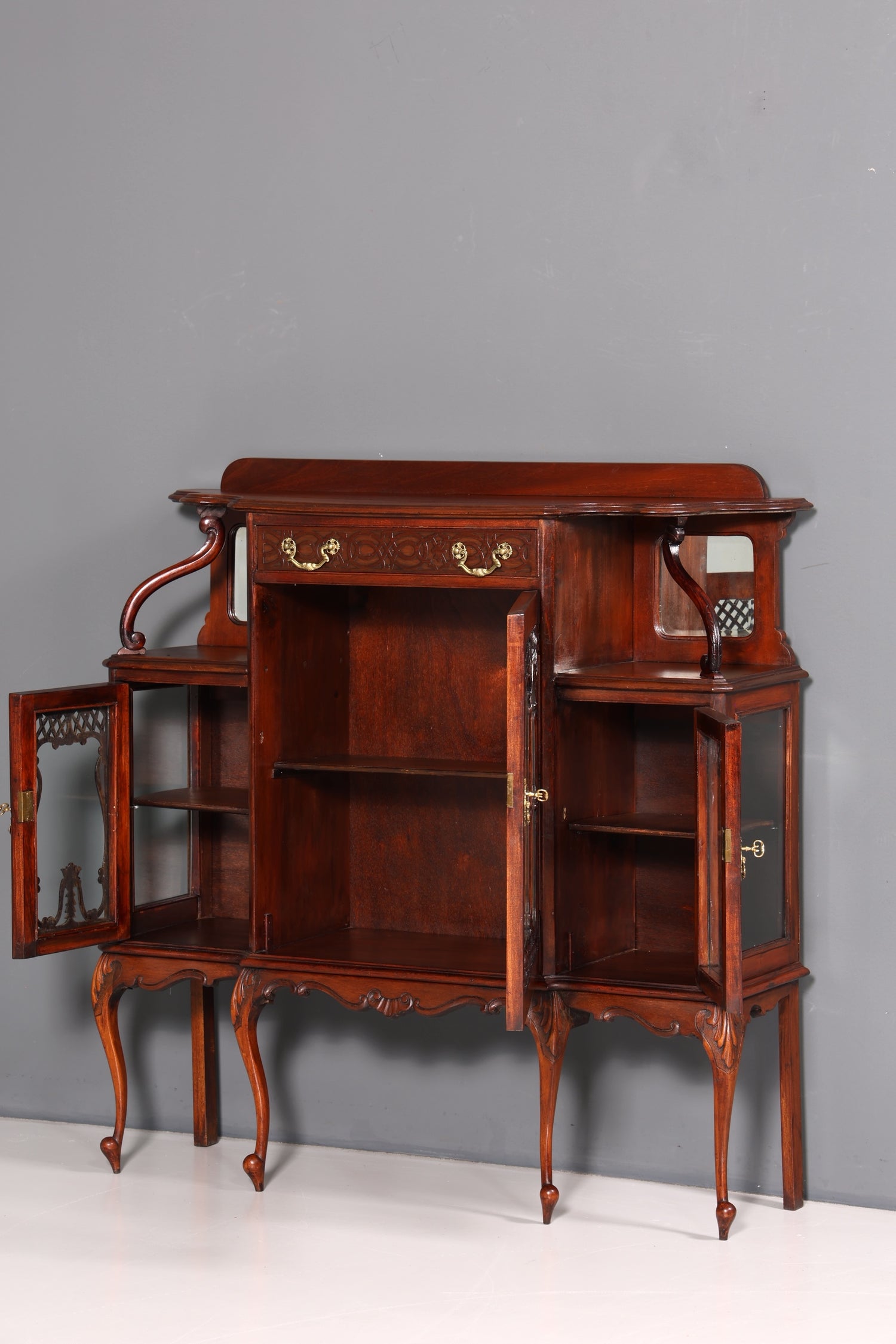 Filigrane Chippendale Vitrine Regal Barock Stil Schrank Antik Jugendstil Glasvitirne