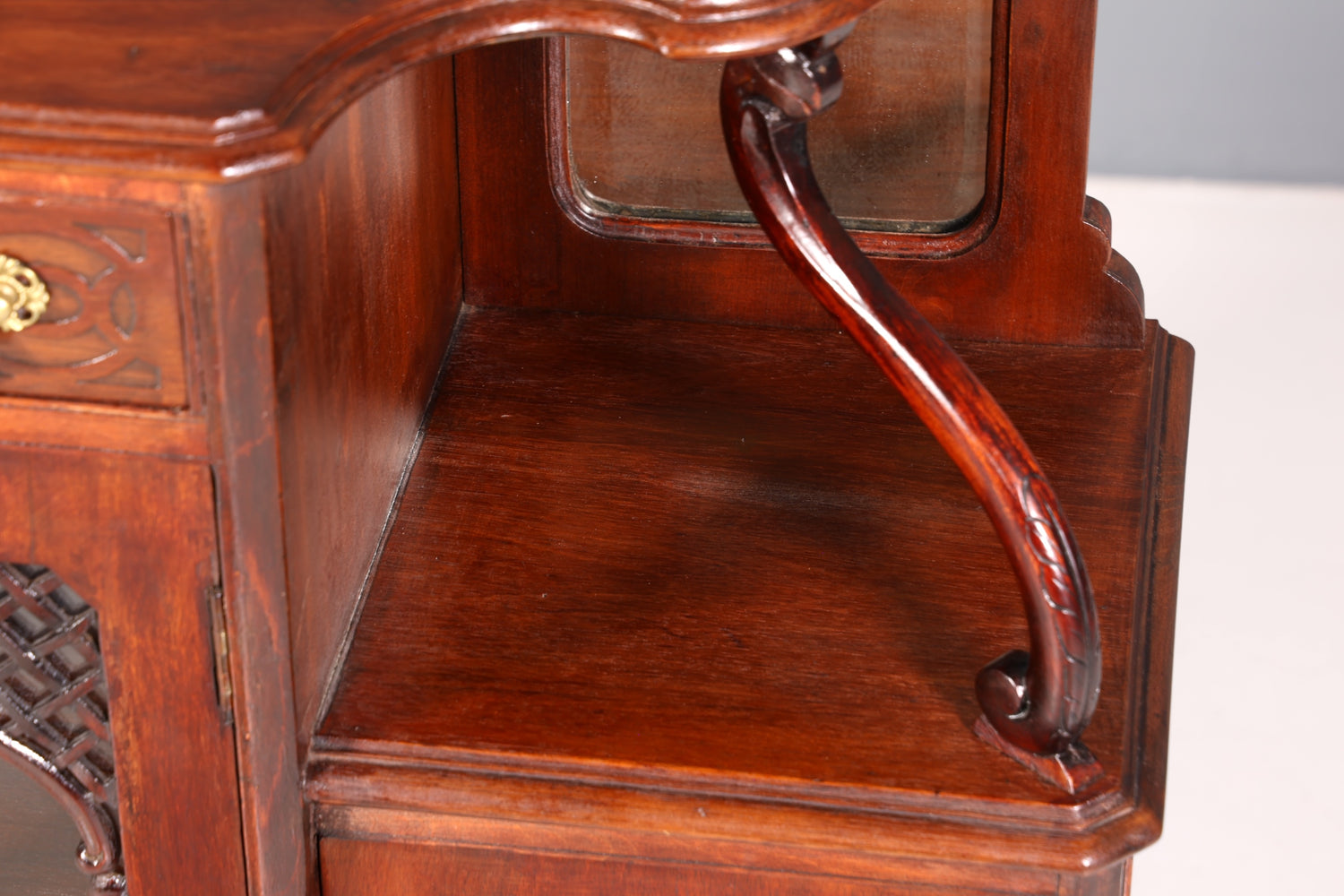 Filigrane Chippendale Vitrine Regal Barock Stil Schrank Antik Jugendstil Glasvitirne