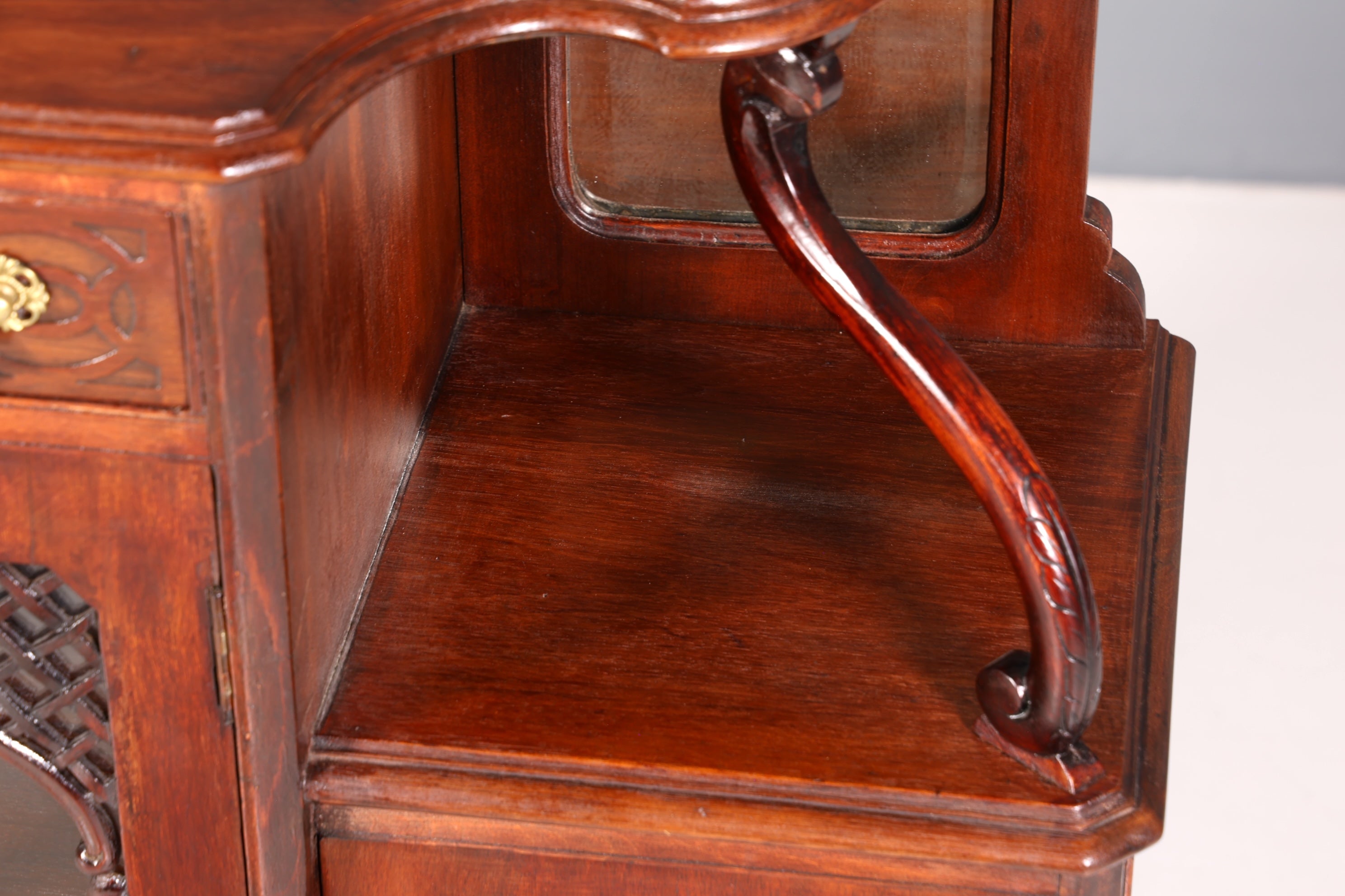 Filigrane Chippendale Vitrine Regal Barock Stil Schrank Antik Jugendstil Glasvitirne