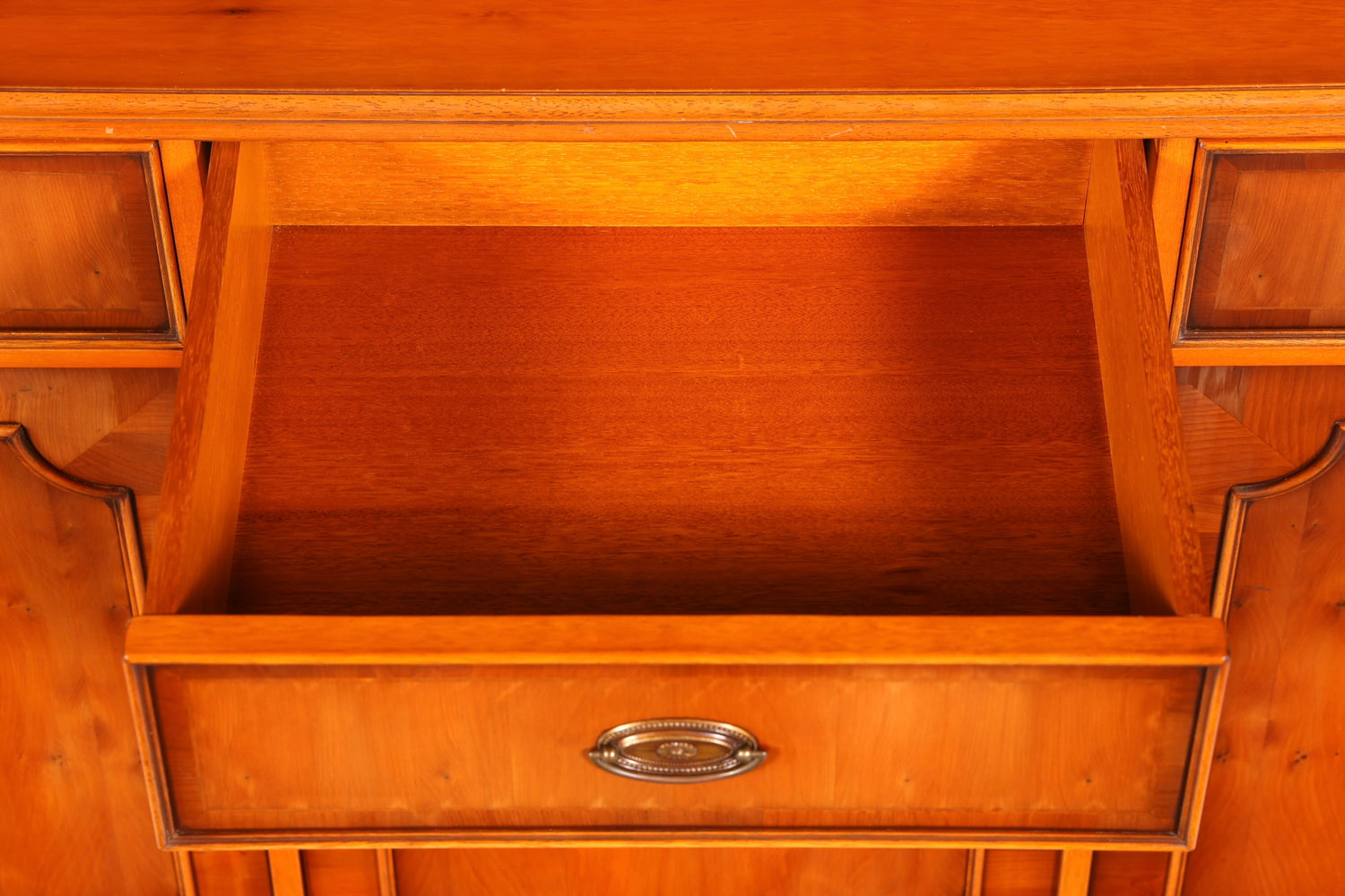 Traumhaftes Englisches Sideboard Original Heldense Eibe Buffet Schrank Anrichte