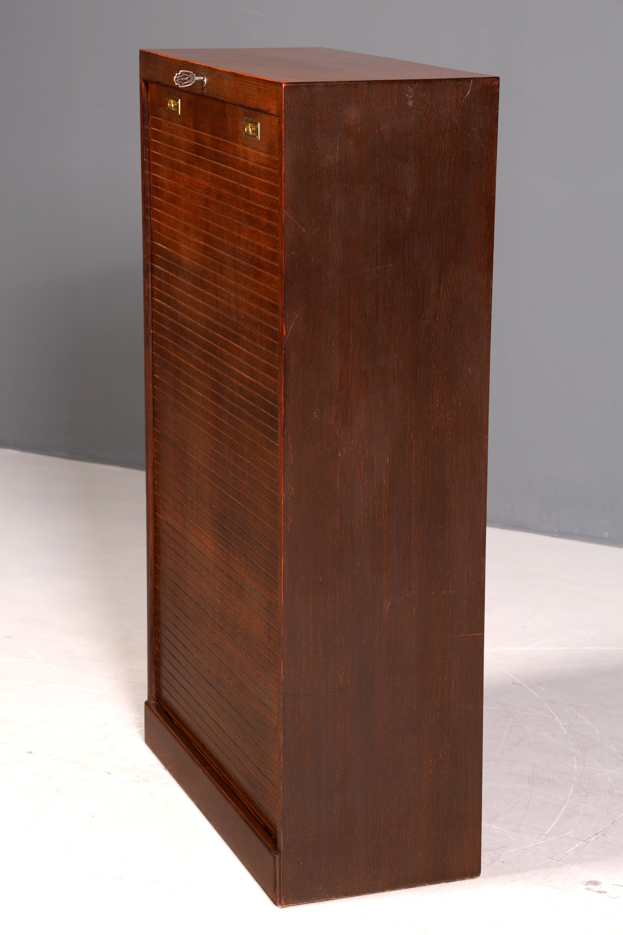 Schlichter Mid Century Rollladenschrank Bauhaus Apothekerschrank Art Deco Aktenschrank Büroschrank