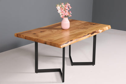 Stilvoller Nussbaum Tisch 160cm-90cm Esszimmer Tisch Baumkanten Platte massiv Holz Küchentisch