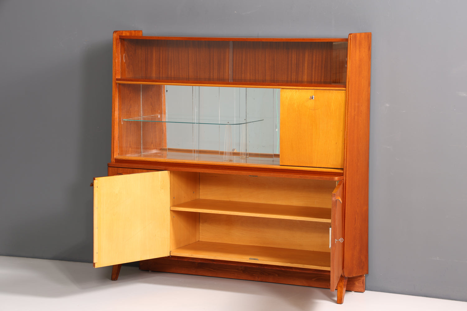 Wunderschöner Mid Century Schrank František Jirák für Tatra Nabytok Buffet Highboard Kommode