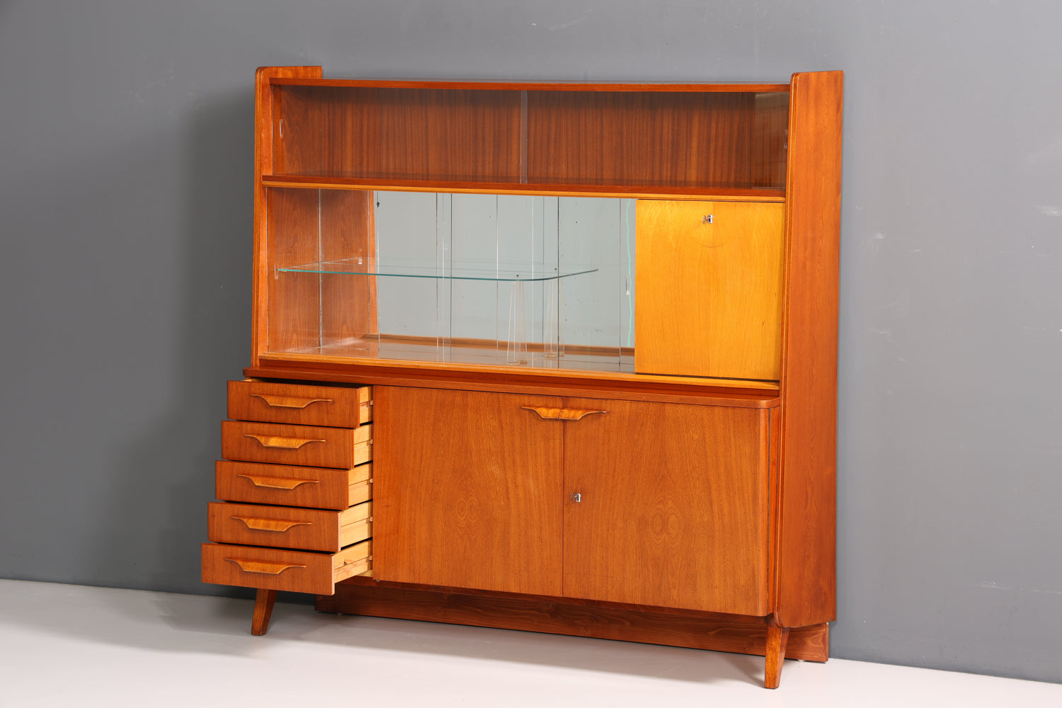Wunderschöner Mid Century Schrank František Jirák für Tatra Nabytok Buffet Highboard Kommode