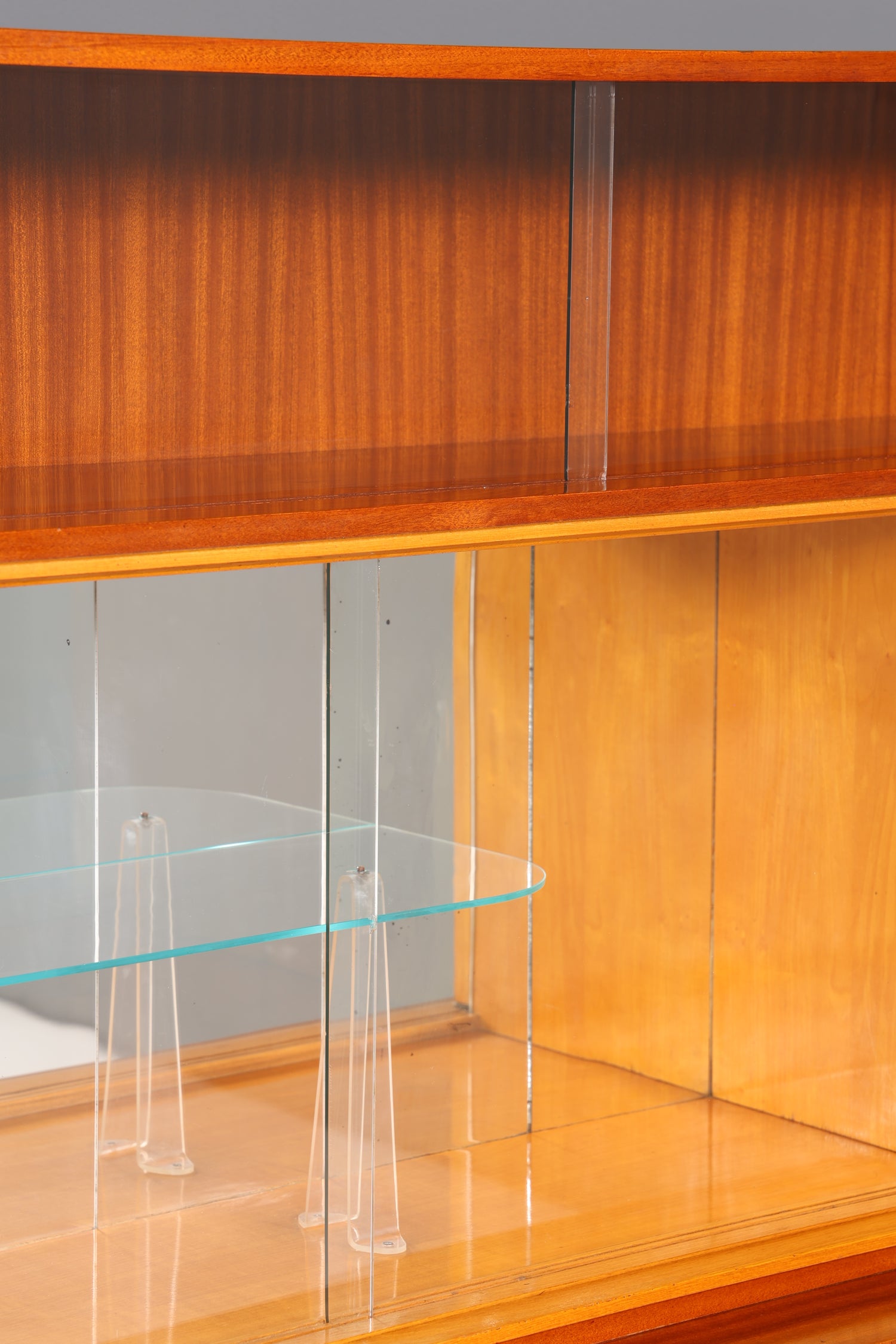 Wunderschöner Mid Century Schrank František Jirák für Tatra Nabytok Buffet Highboard Kommode