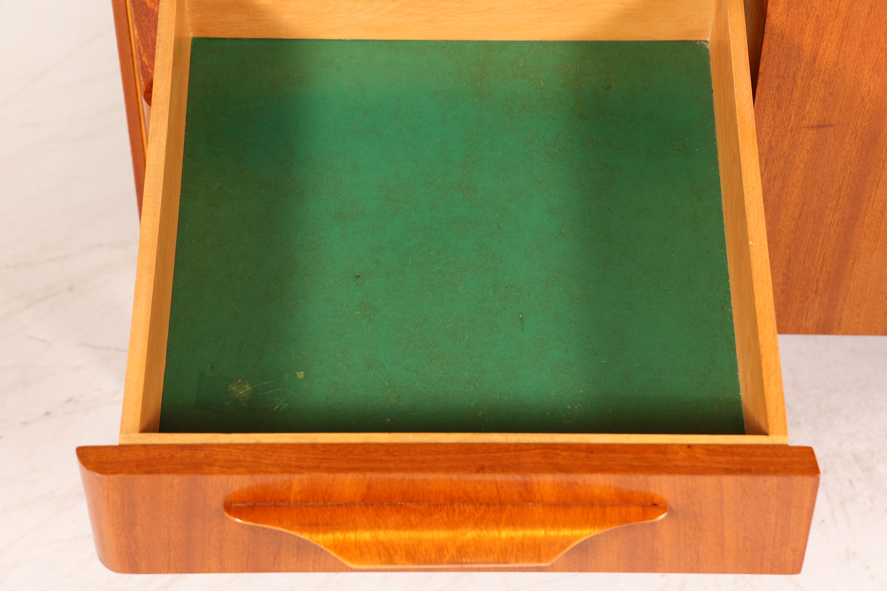 Wunderschöner Mid Century Schrank František Jirák für Tatra Nabytok Buffet Highboard Kommode