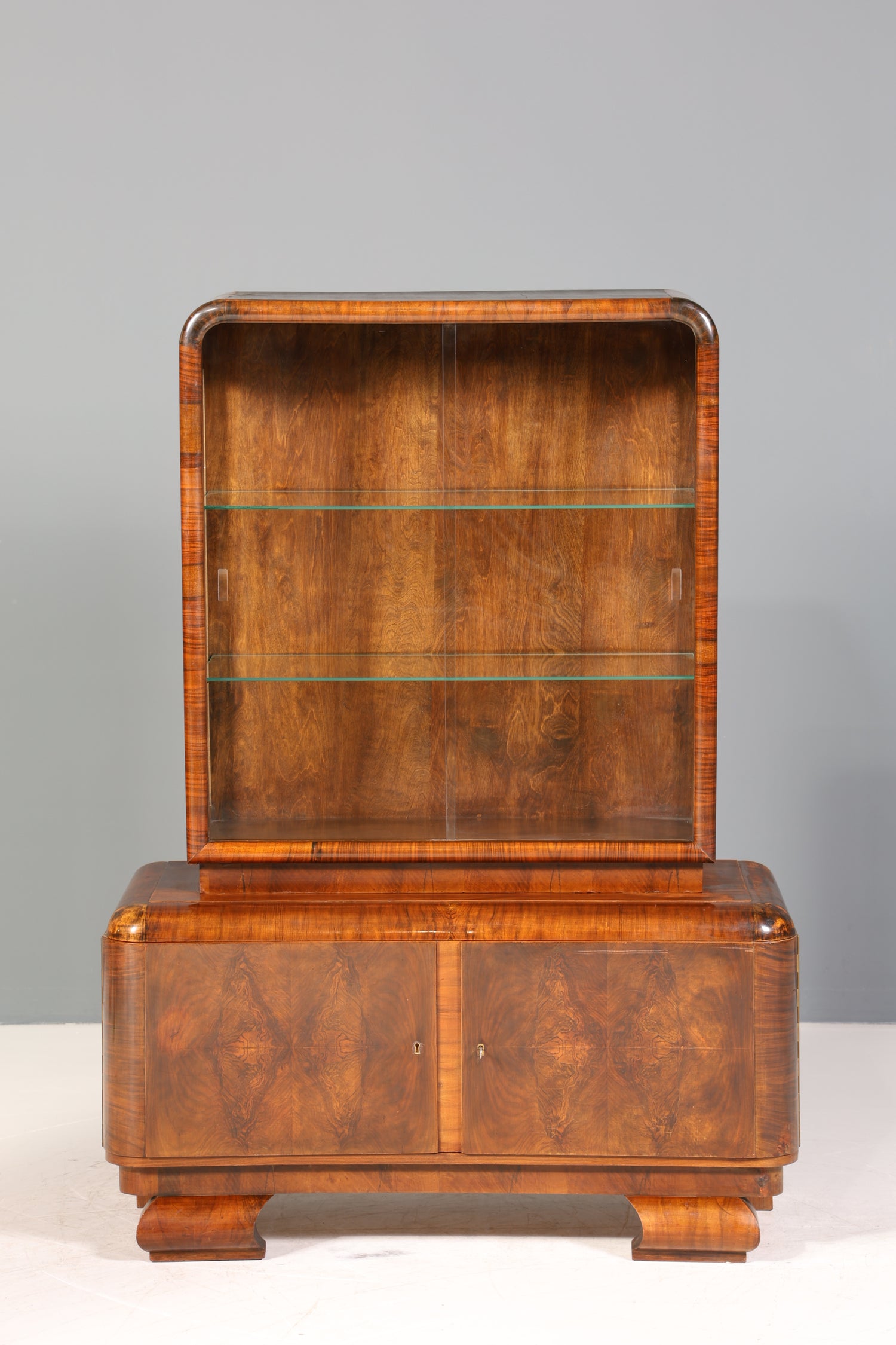 Wunderschöne Art Deco Vitrine Nussbaum Vitrine massiv Holz Antik Schrank Geschirrschrank