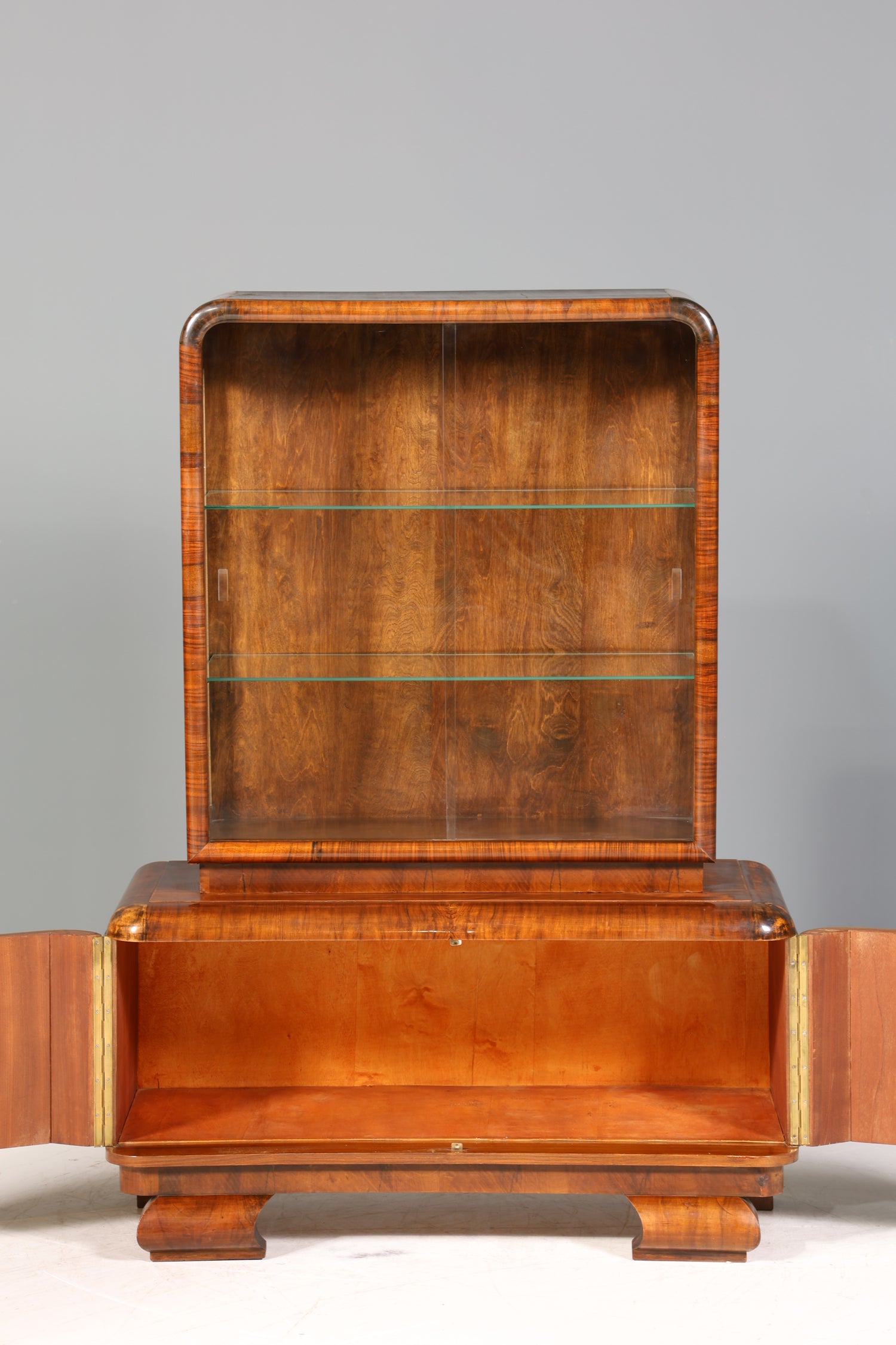 Wunderschöne Art Deco Vitrine Nussbaum Vitrine massiv Holz Antik Schrank Geschirrschrank