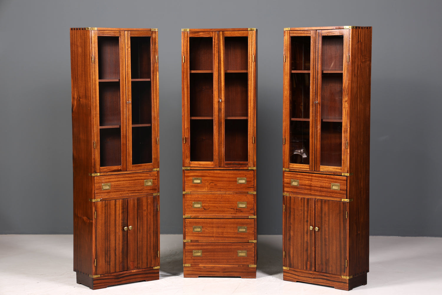 Wunderschöne Englische Vitrine Maritime Bibliothek Schrank echt Holz Geschirrschrank Regal 1 von 3