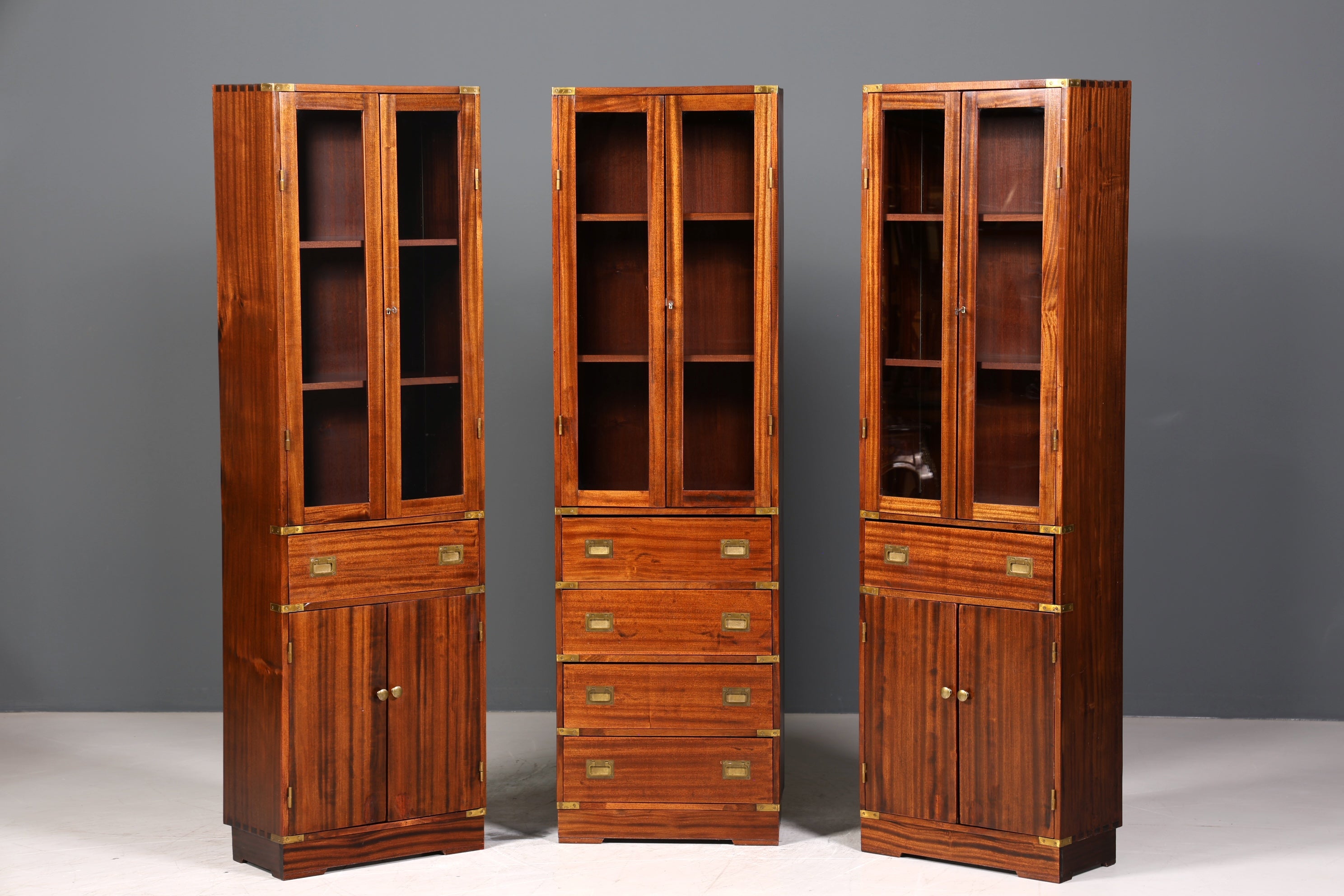 Wunderschöne Englische Vitrine Maritime Bibliothek Schrank echt Holz Geschirrschrank Regal 1 von 3